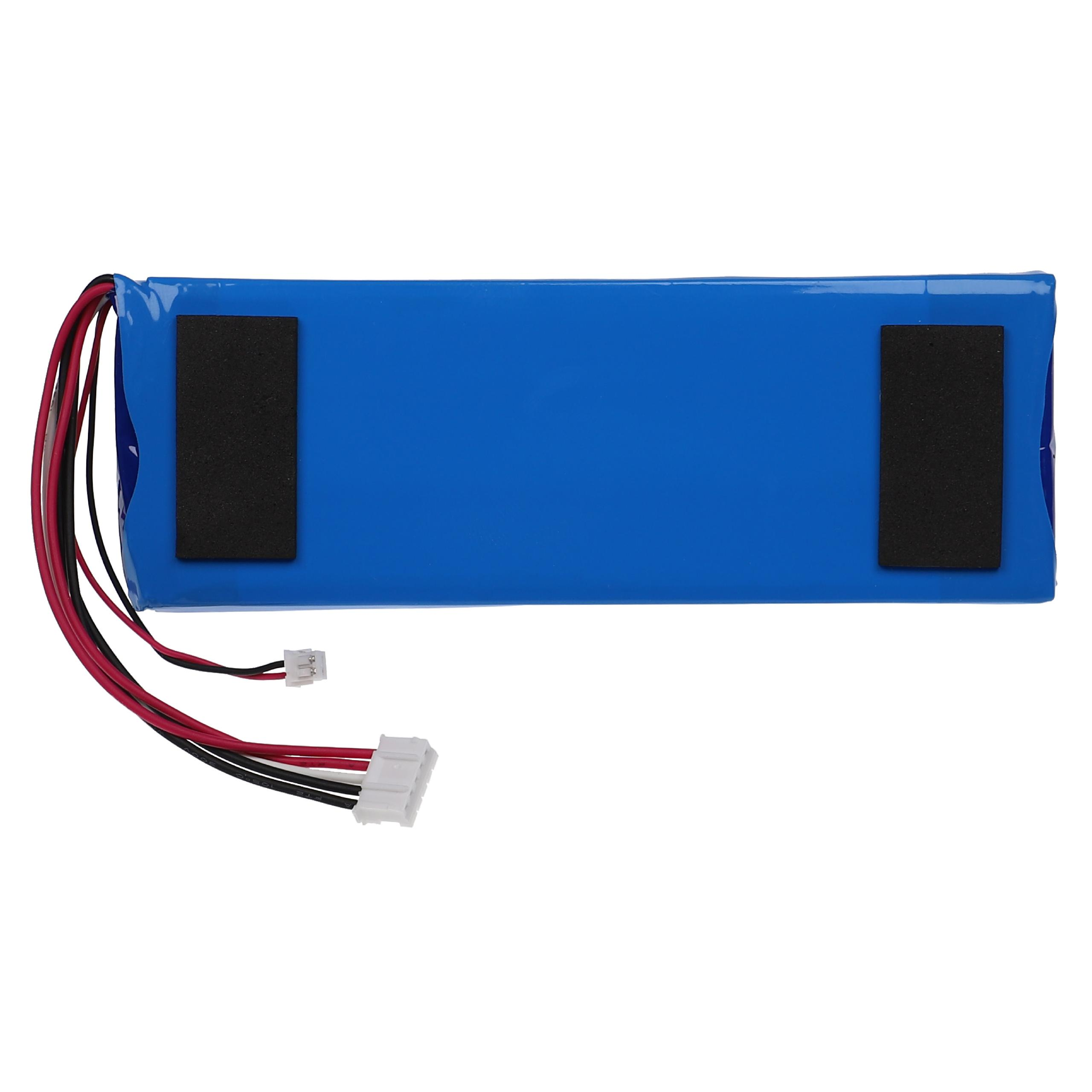 Blaue Batterie mit schwarzen Schaumstoffpads, roten, schwarzen und weißen Drähten und Stecker.