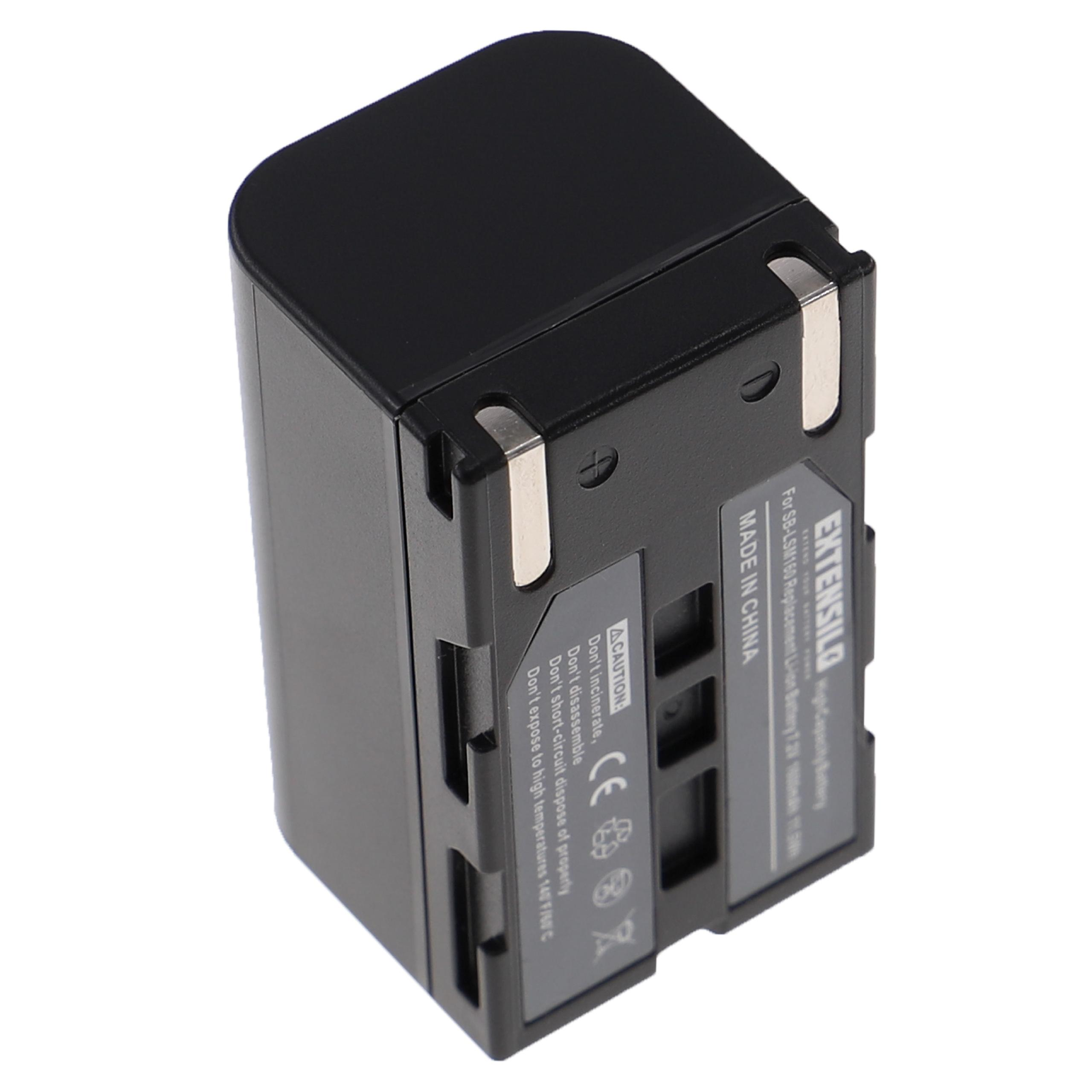 Schwarzer Akku mit weißem Text und Symbolen. Metallischer Stecker ist an der Seite sichtbar.