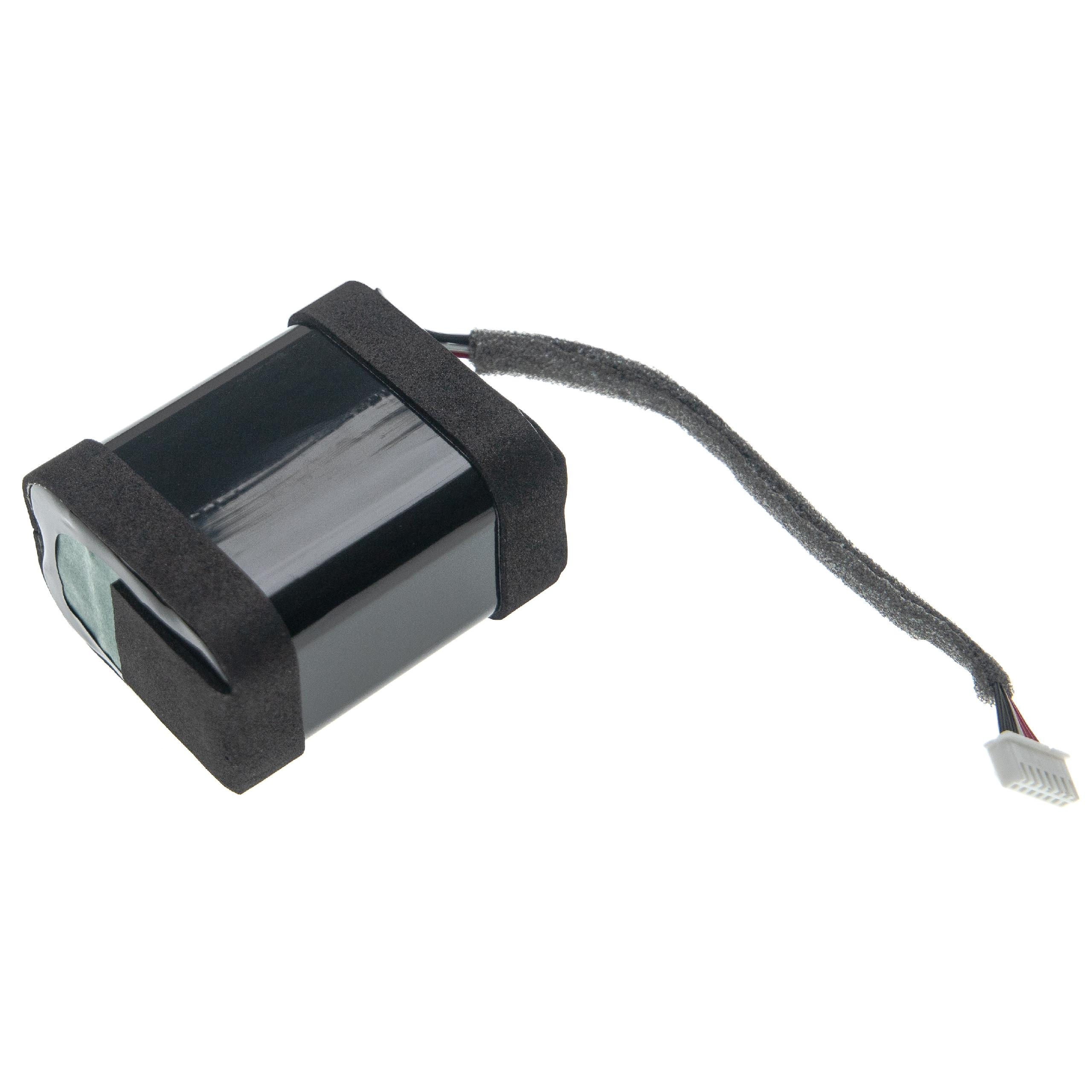Schwarzes Akkupack mit Schaumumwicklung, schwarzem Draht und weißem Stecker.