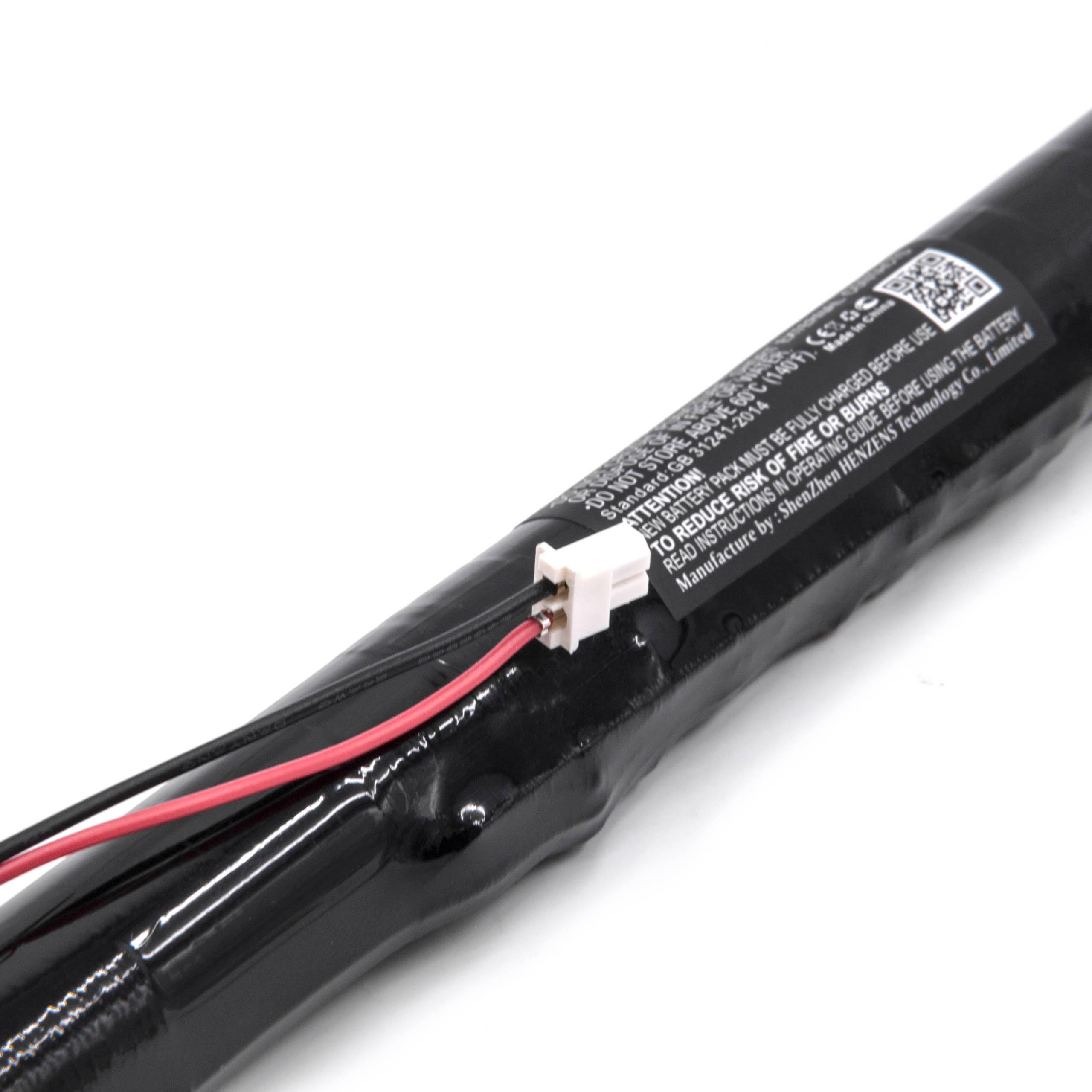Eine lange zylindrische Batterie mit roten und schwarzen Drähten und einem weißen Stecker.