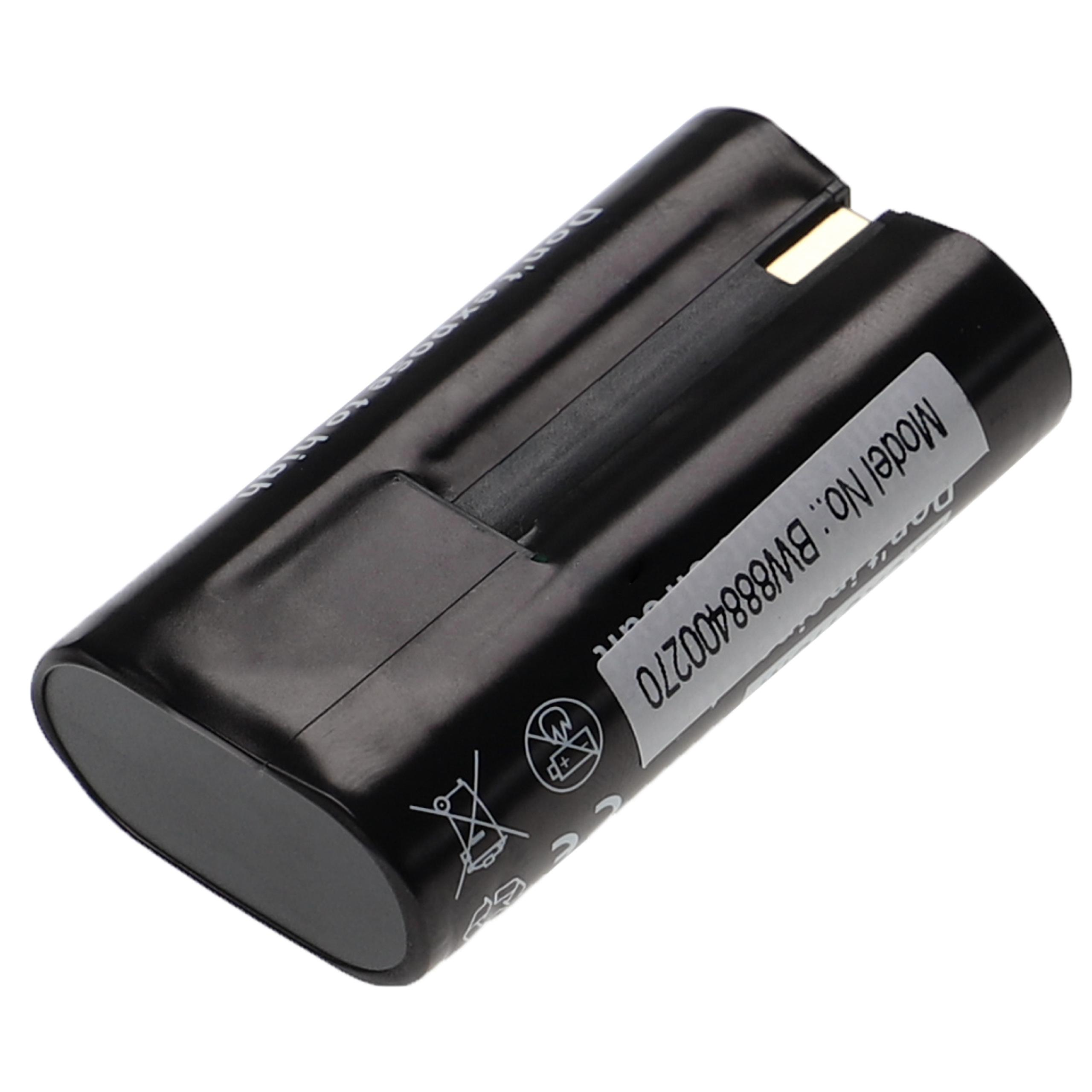 Schwarze zylindrische Batterie mit Etikett. Hat einen weißen Aufkleber mit schwarzem Text.