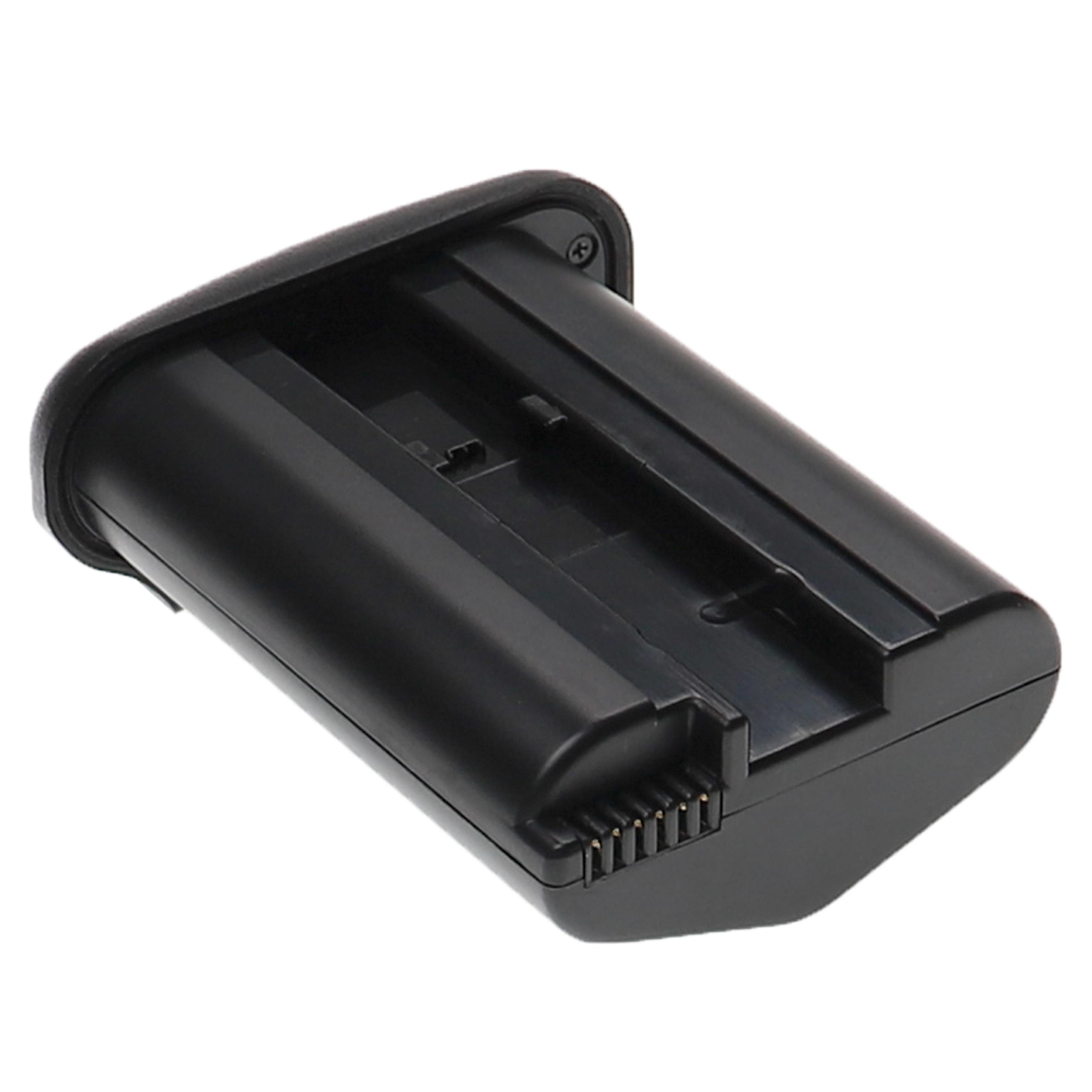 Schwarzer Kameraakku mit schwarzem Stecker. Er liegt auf einer weißen Oberfläche.