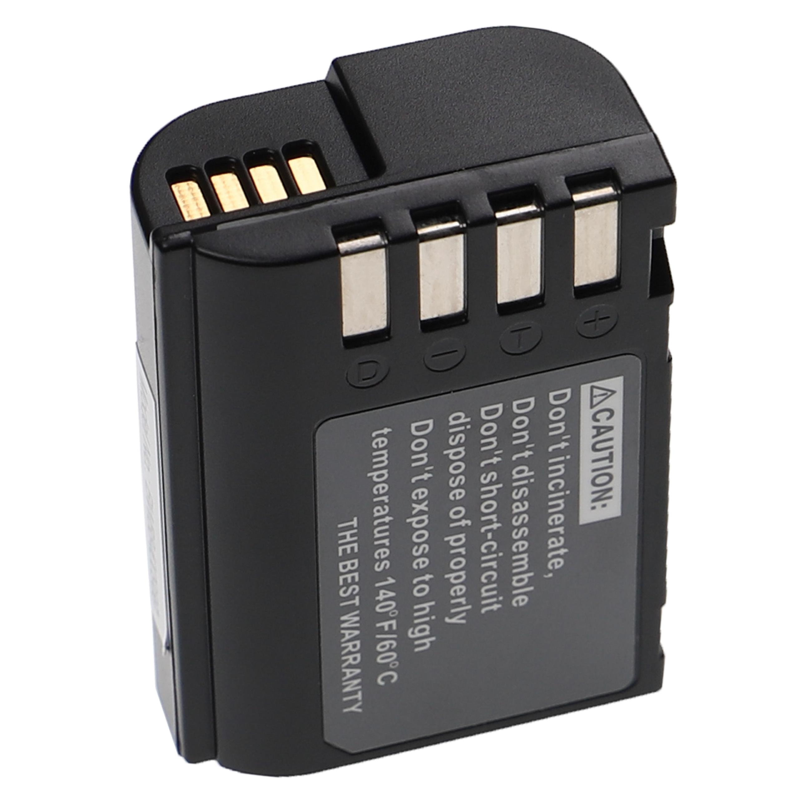 Eine schwarze Batterie mit Warnhinweisen und Anschlussstiften auf weißer Oberfläche.