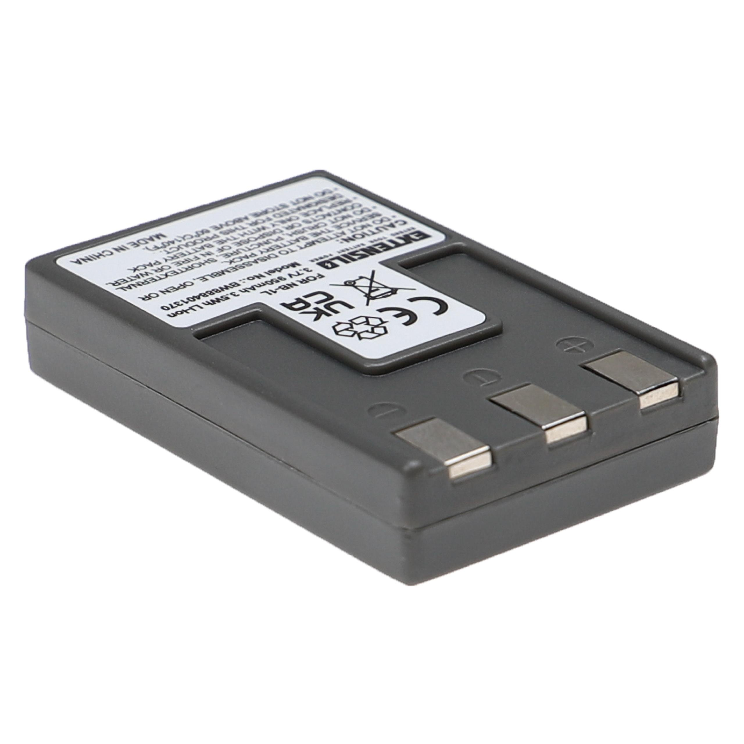 Graue Batterie mit Etikett und weißem Hintergrund. Text darauf.