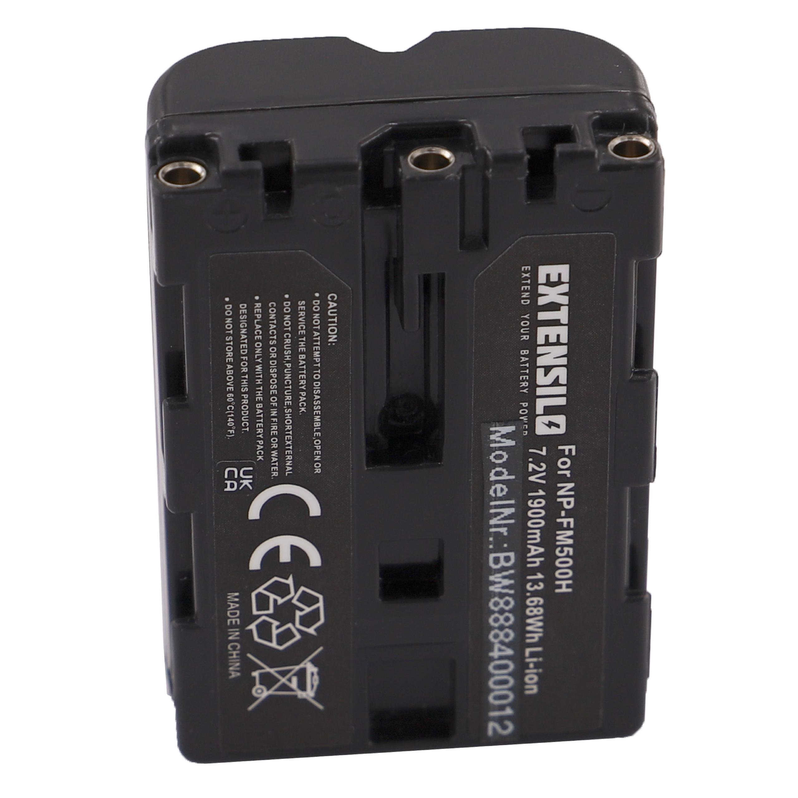 Eine schwarze Batterie mit Text und Symbolen. Die Batterie hat ein Etikett mit weißem Text und behördlichen Symbolen.