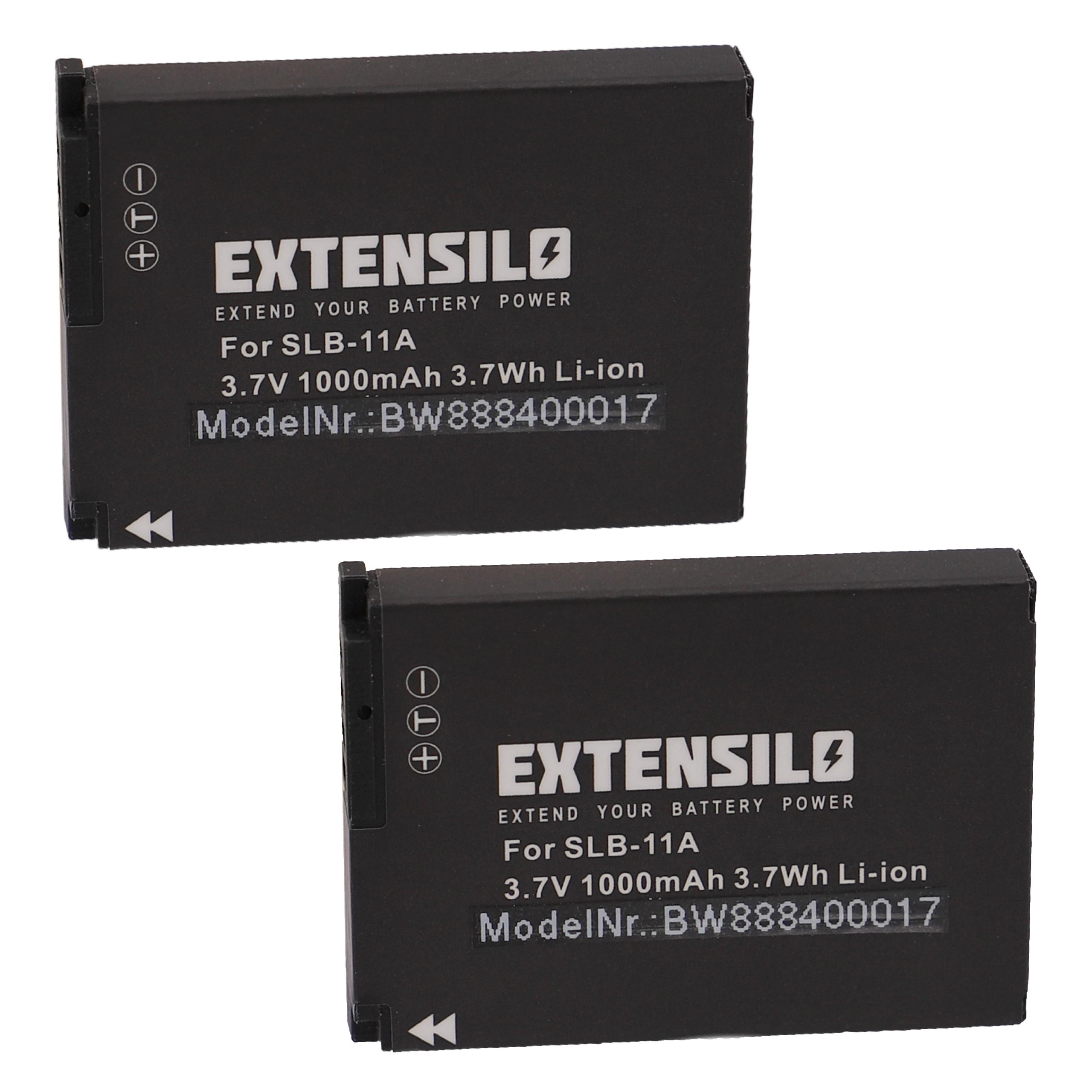 Zwei schwarze Batterien mit weißem Text und Pfeilen. Sie befinden sich auf weißem Hintergrund.