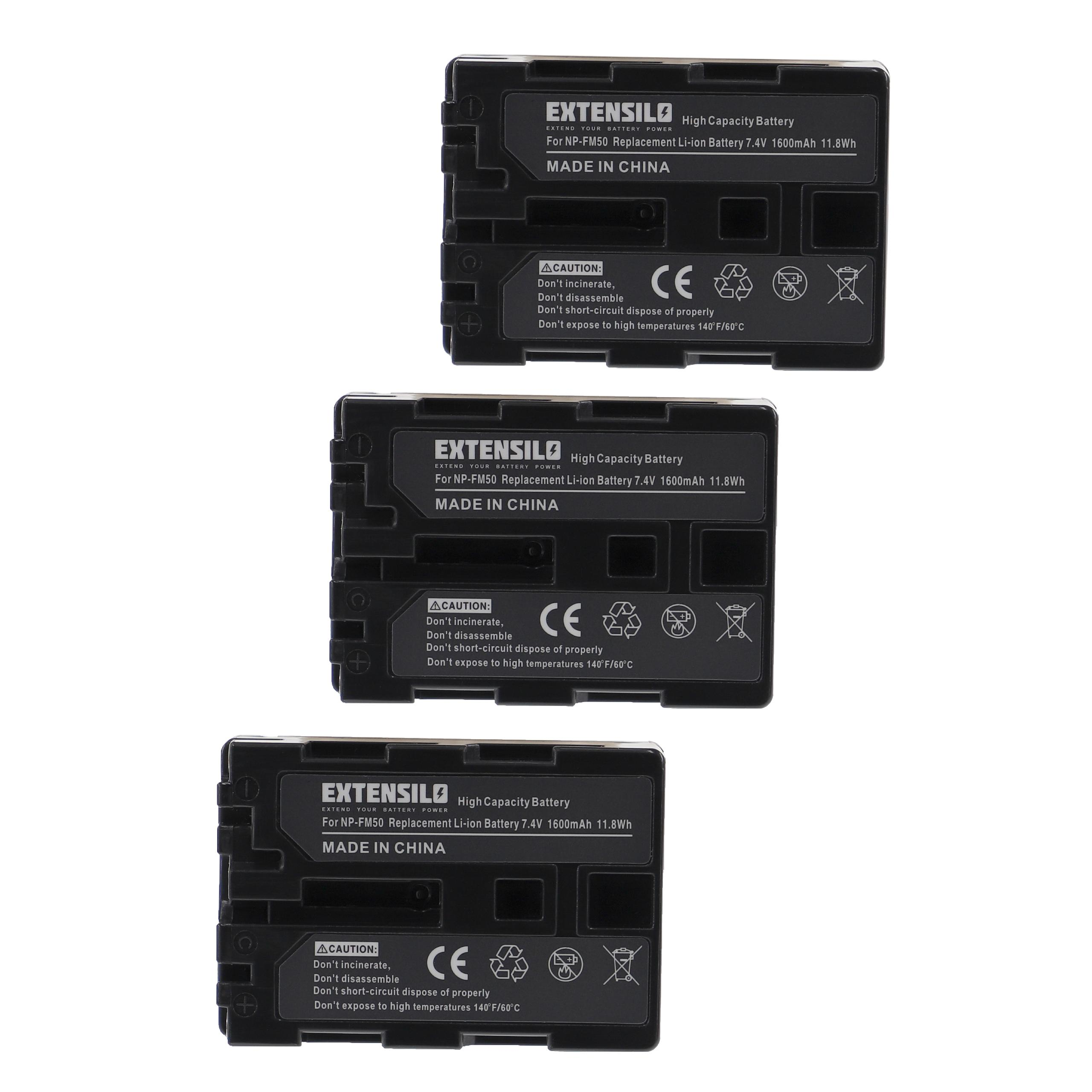 Drei schwarze Batterien mit Etiketten und dem CE-Zeichen auf weißem Hintergrund.