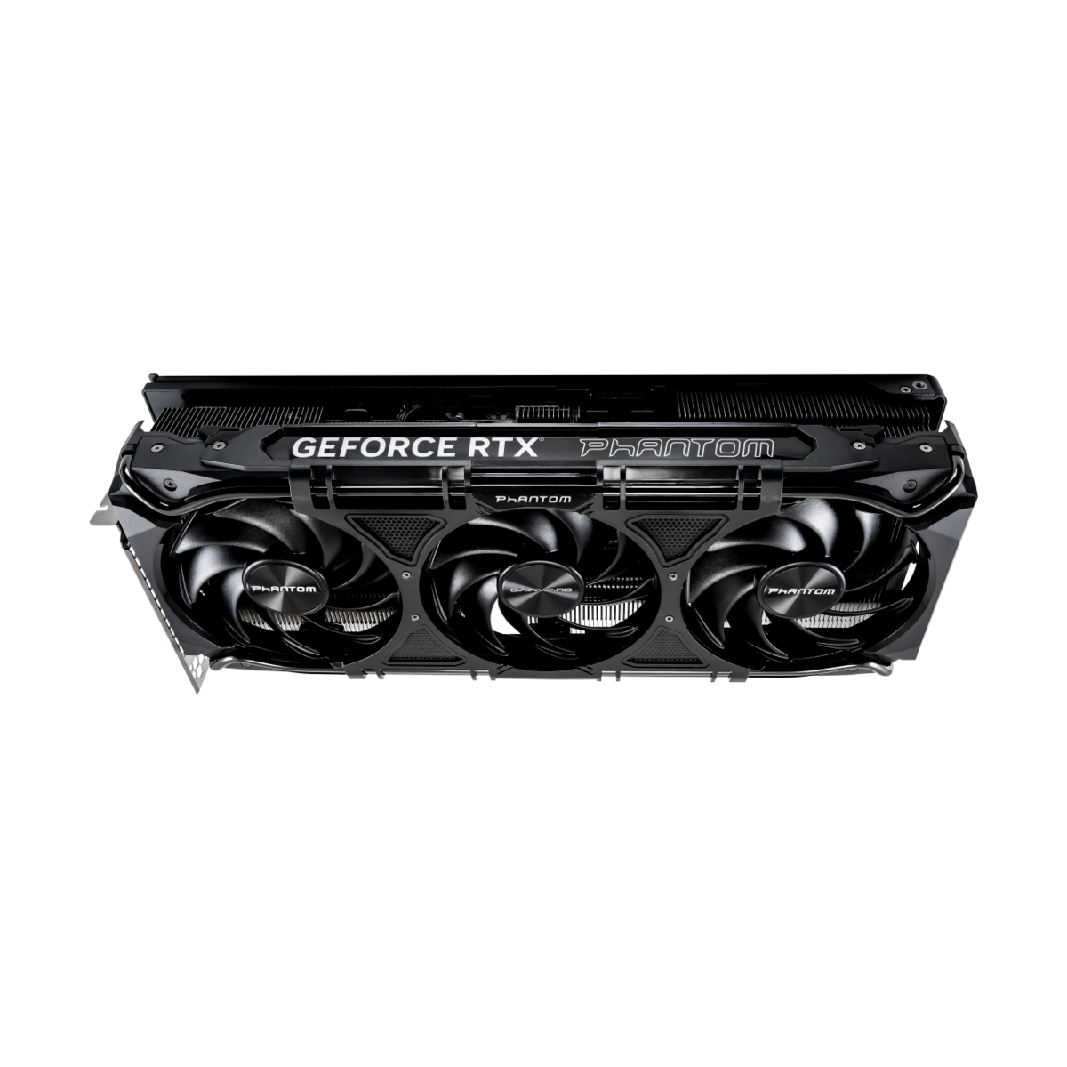 Una scheda grafica nera con tre ventole e il logo GeForce RTX Phantom.