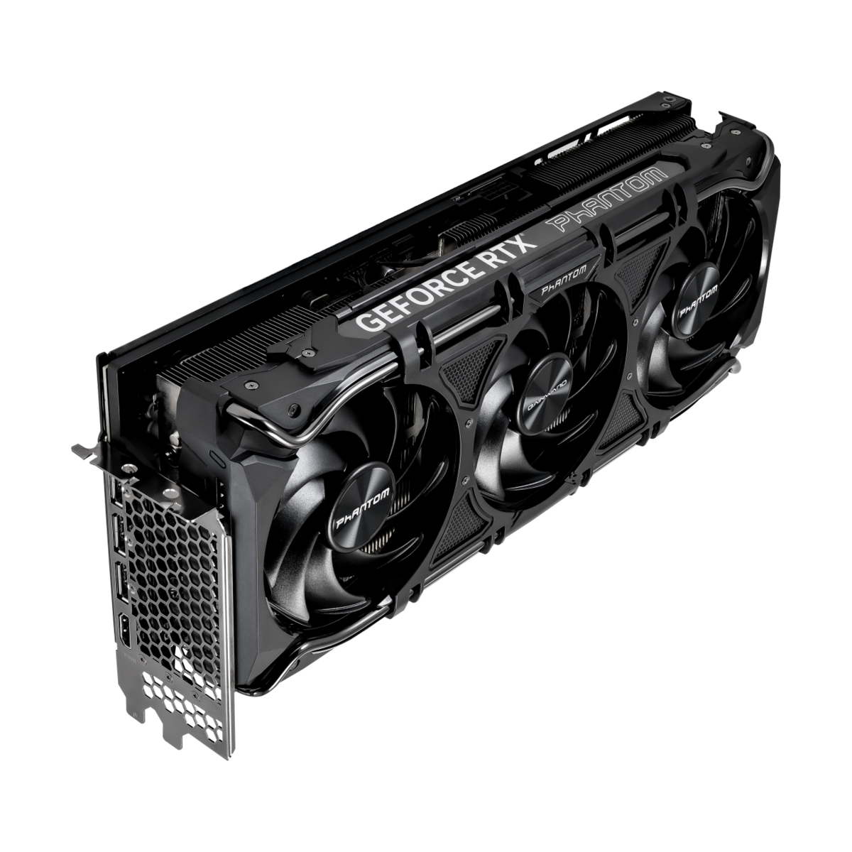 Una scheda grafica nera con tre ventole e il testo 'GeForce RTX' e 'Phantom'.