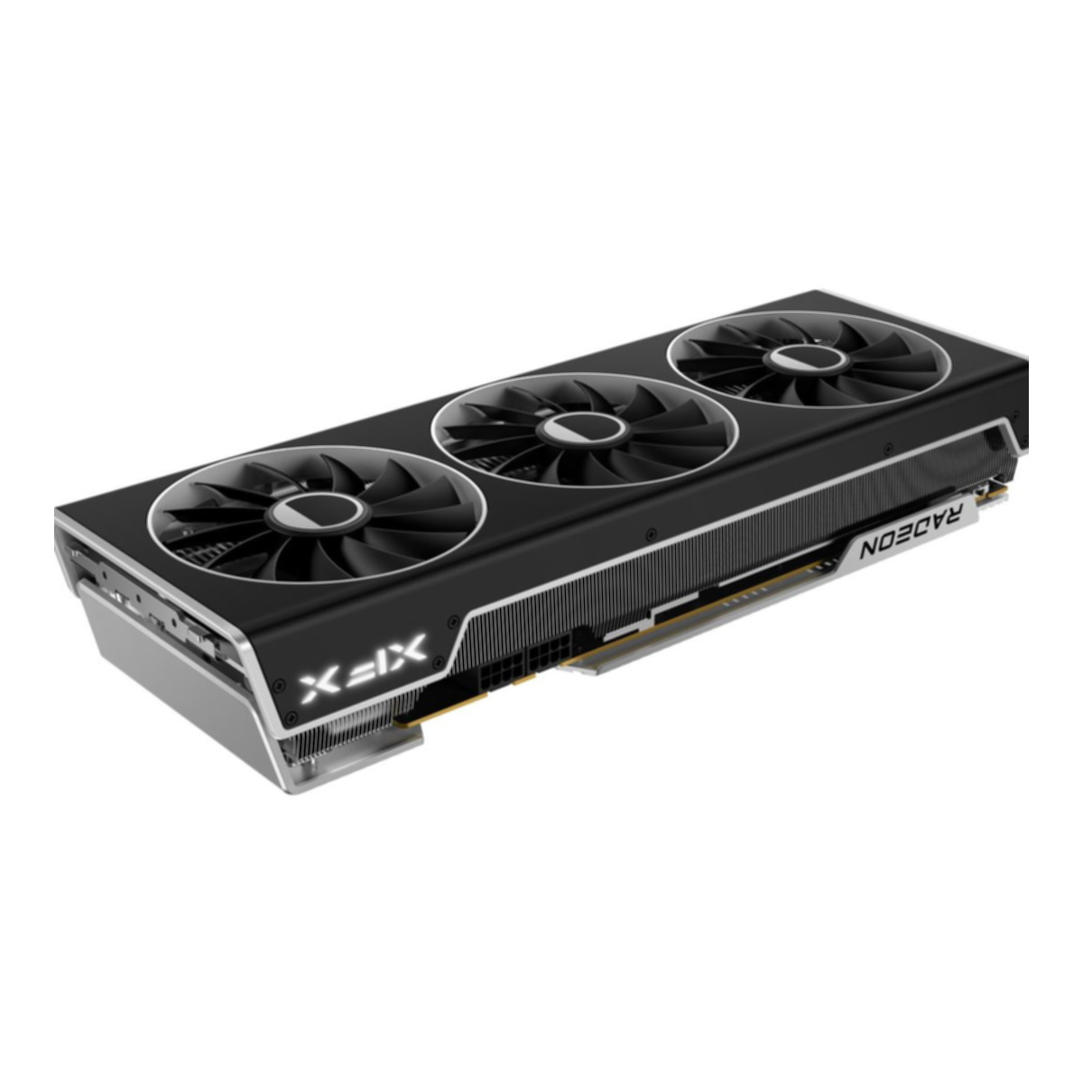 Scheda grafica nera e argento con tre ventole. La parola 'Radeon' è visibile. Isolato su sfondo bianco.