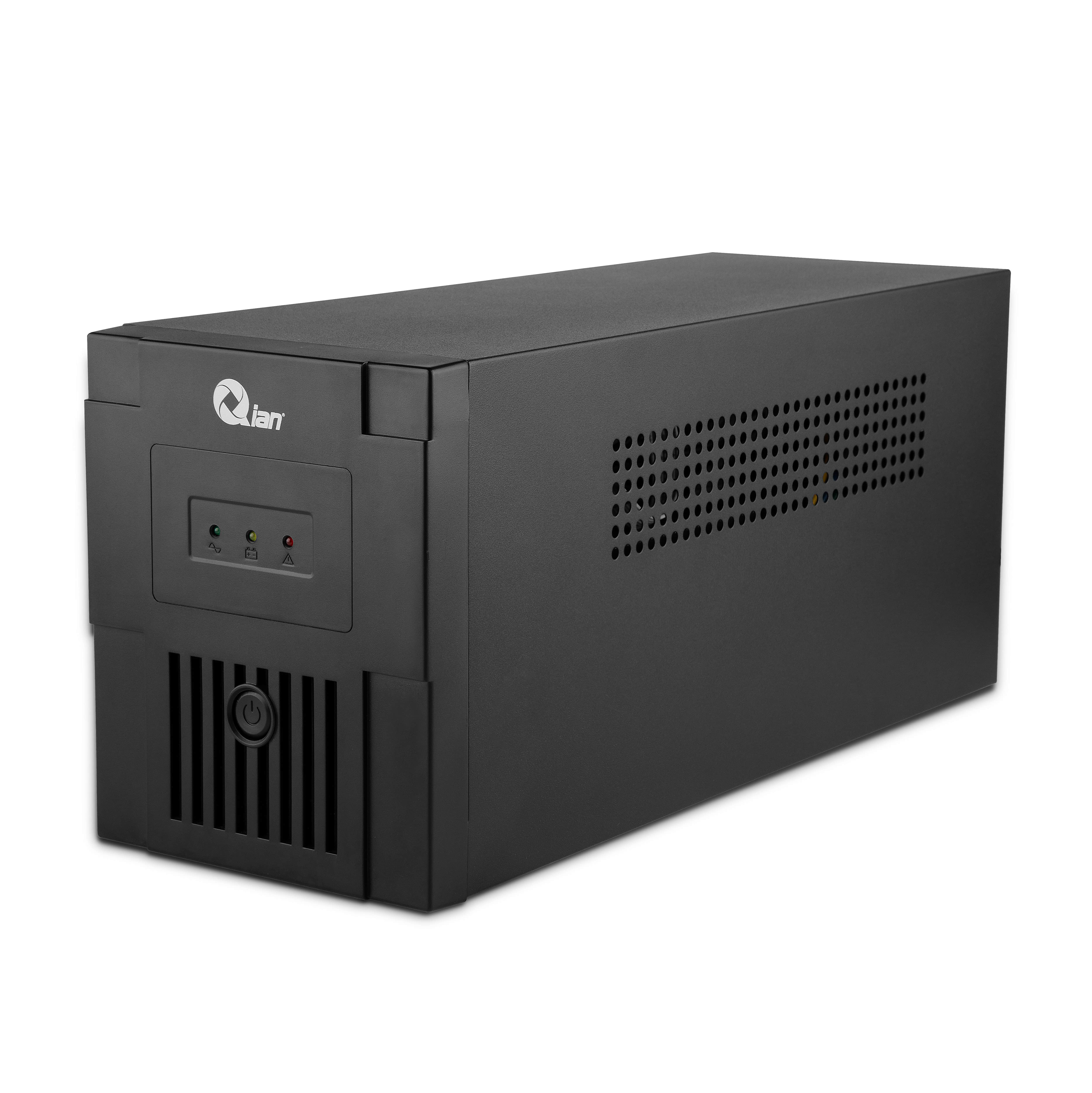 Dispositivo UPS nero con pulsanti di accensione anteriori e prese d'aria. Sfondo bianco.