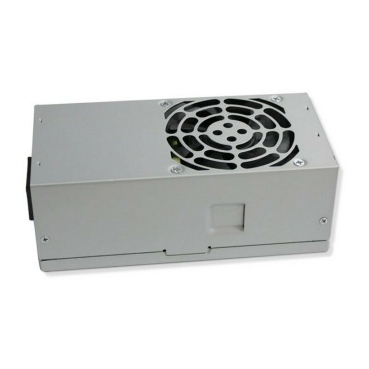 Alimentatore argento con ventola nera. Forma rettangolare con griglia.