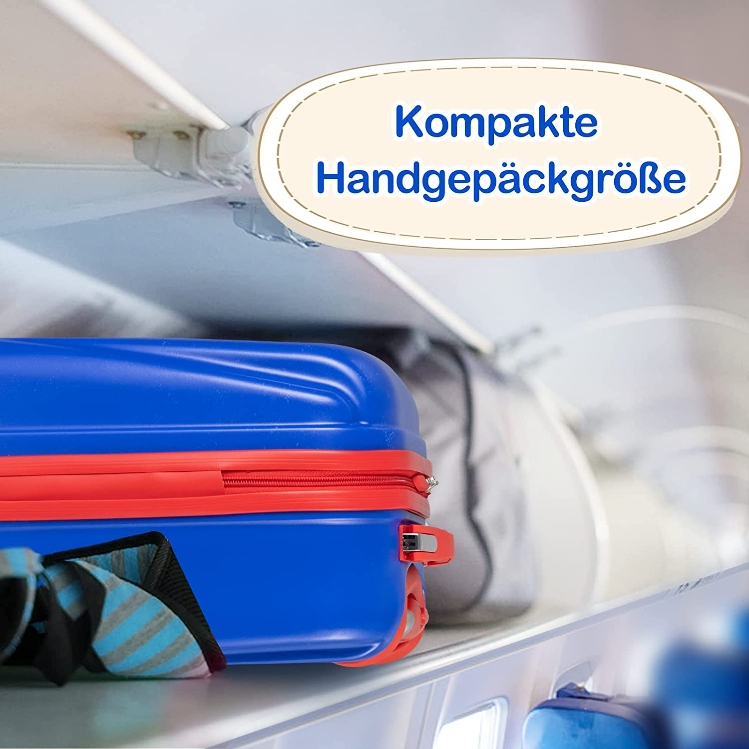 Blauer und roter Koffer in einem Gepäckfach mit Aufschrift: Kompakte Handgepäckgröße.
