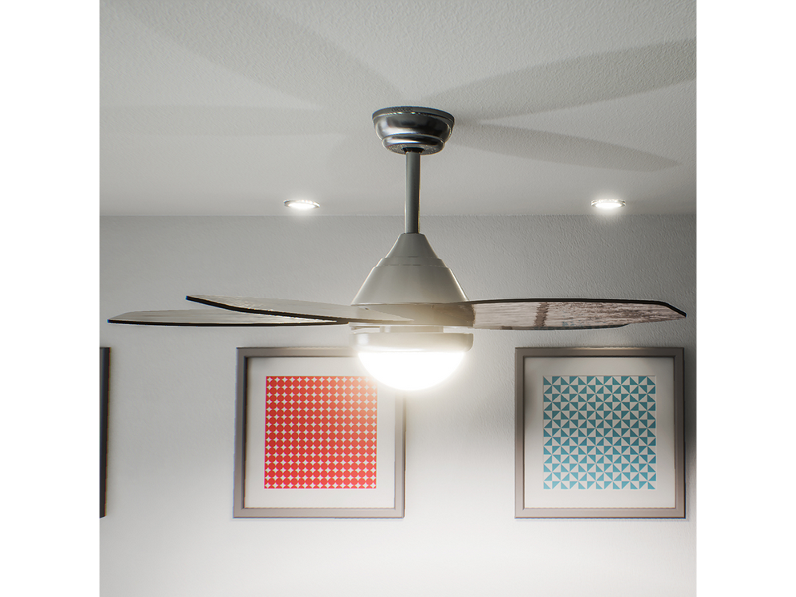Un ventilatore a soffitto con tre pale, una luce e due quadri incorniciati su una parete bianca.