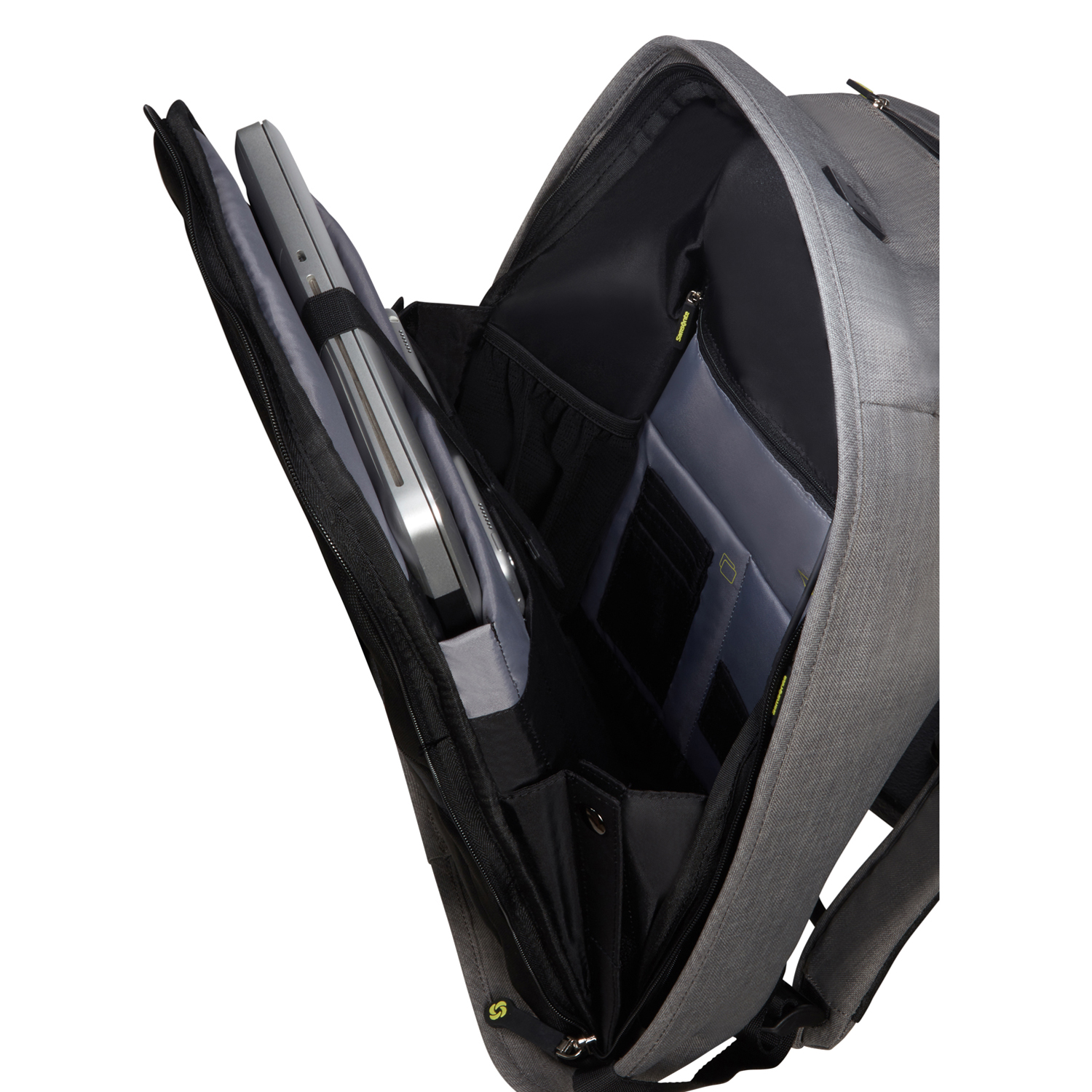 Offener grauer Rucksack mit Laptop, weißer Hintergrund.