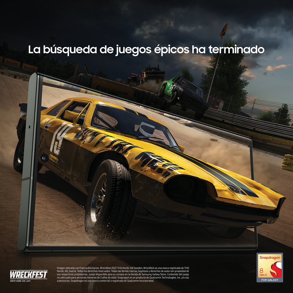 Żółty samochód wyścigowy na torze z innymi samochodami, wyświetlany na ekranie telefonu. Tekst: Wreckfest.