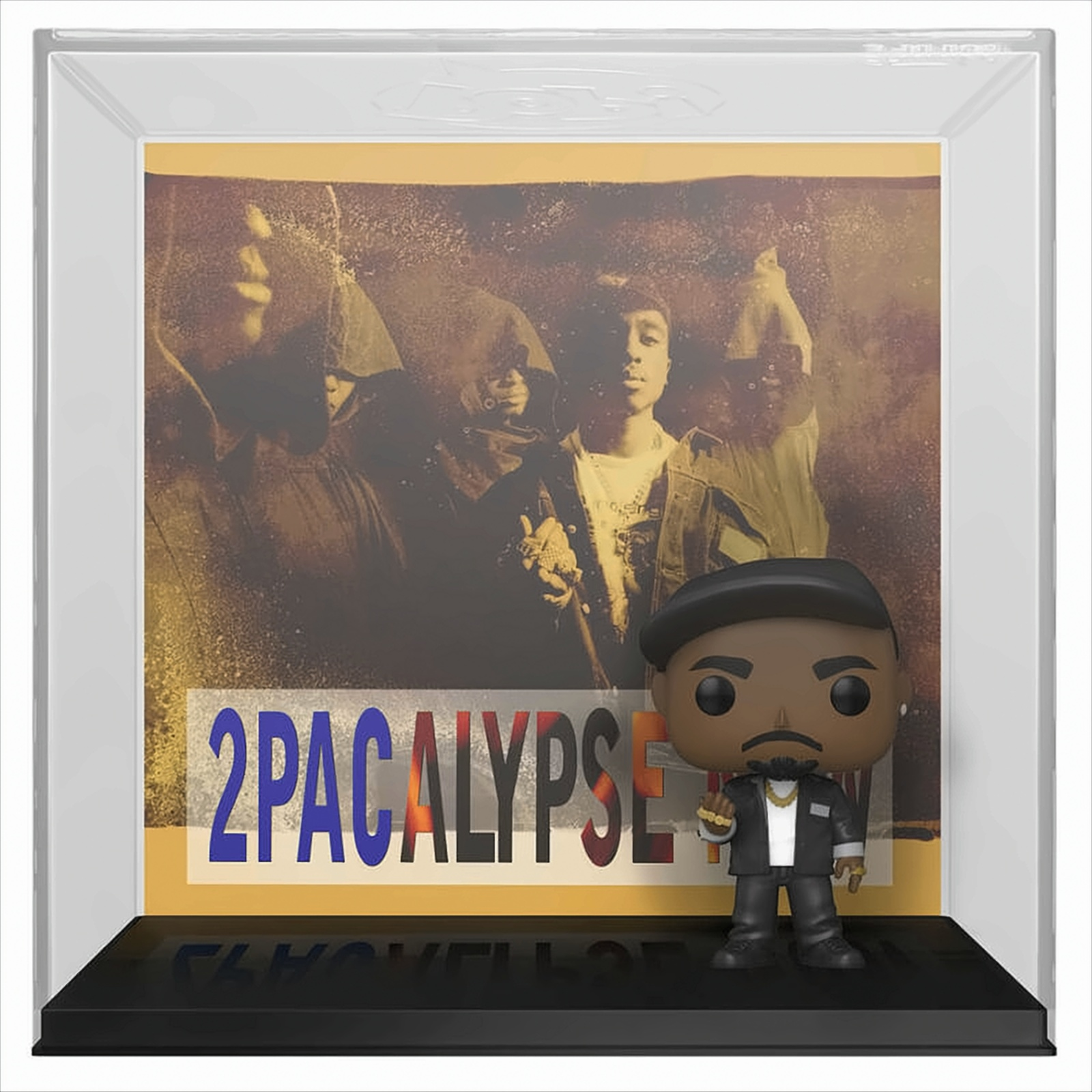 2Pac-Figur in einer Vitrine. Die Figur trägt einen Hut und ein schwarzes Outfit.