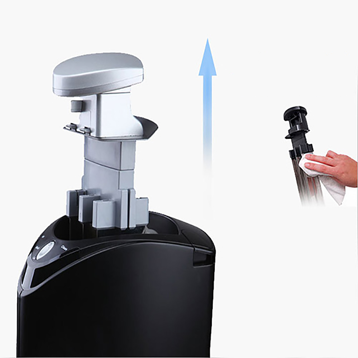 Ein Reinigungsroboter mit Pfeil nach oben und Hand, die einen Teil reinigt.