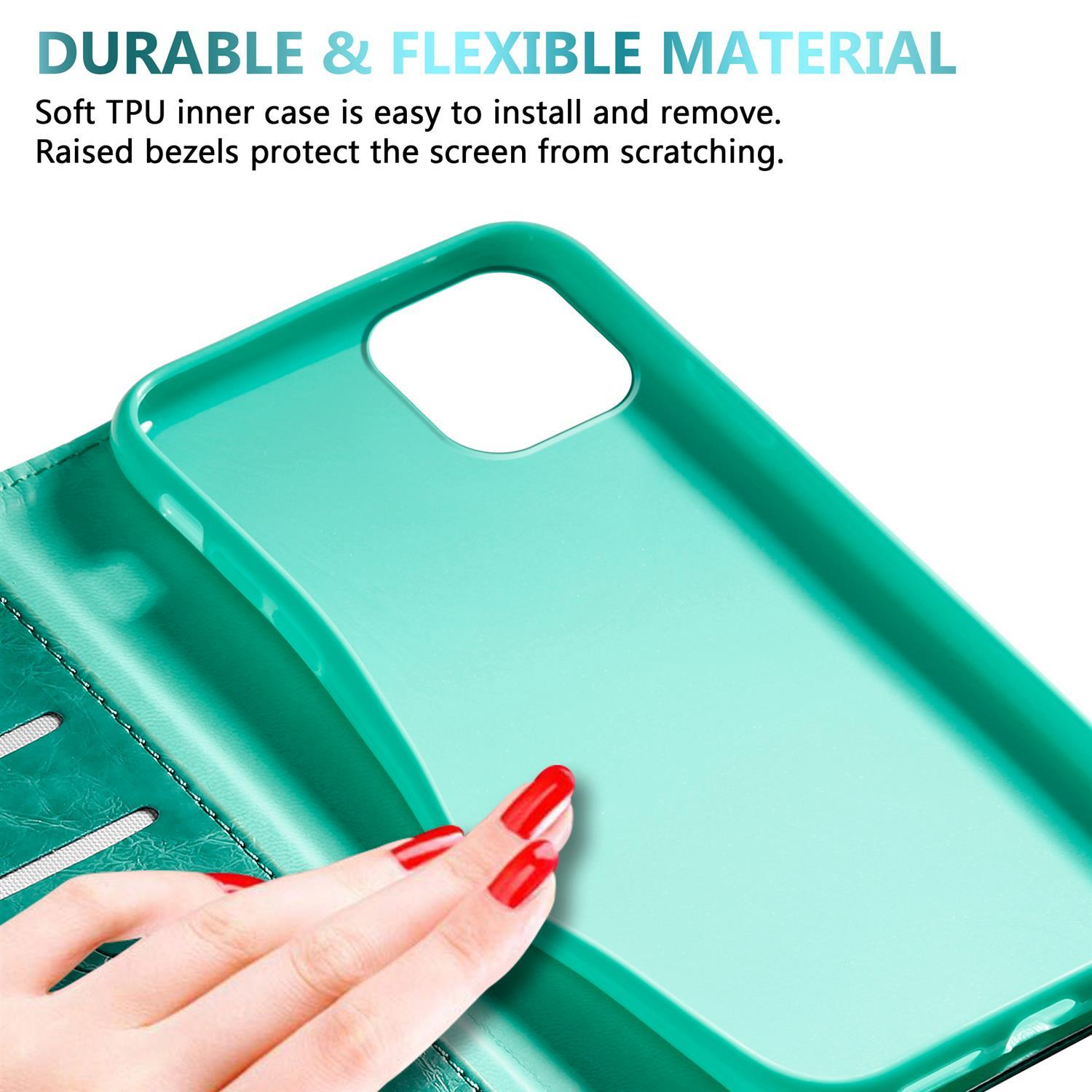 Hand hält Handyhülle, roter Nagellack, mit grüner Hülle und transparentem Hintergrund.