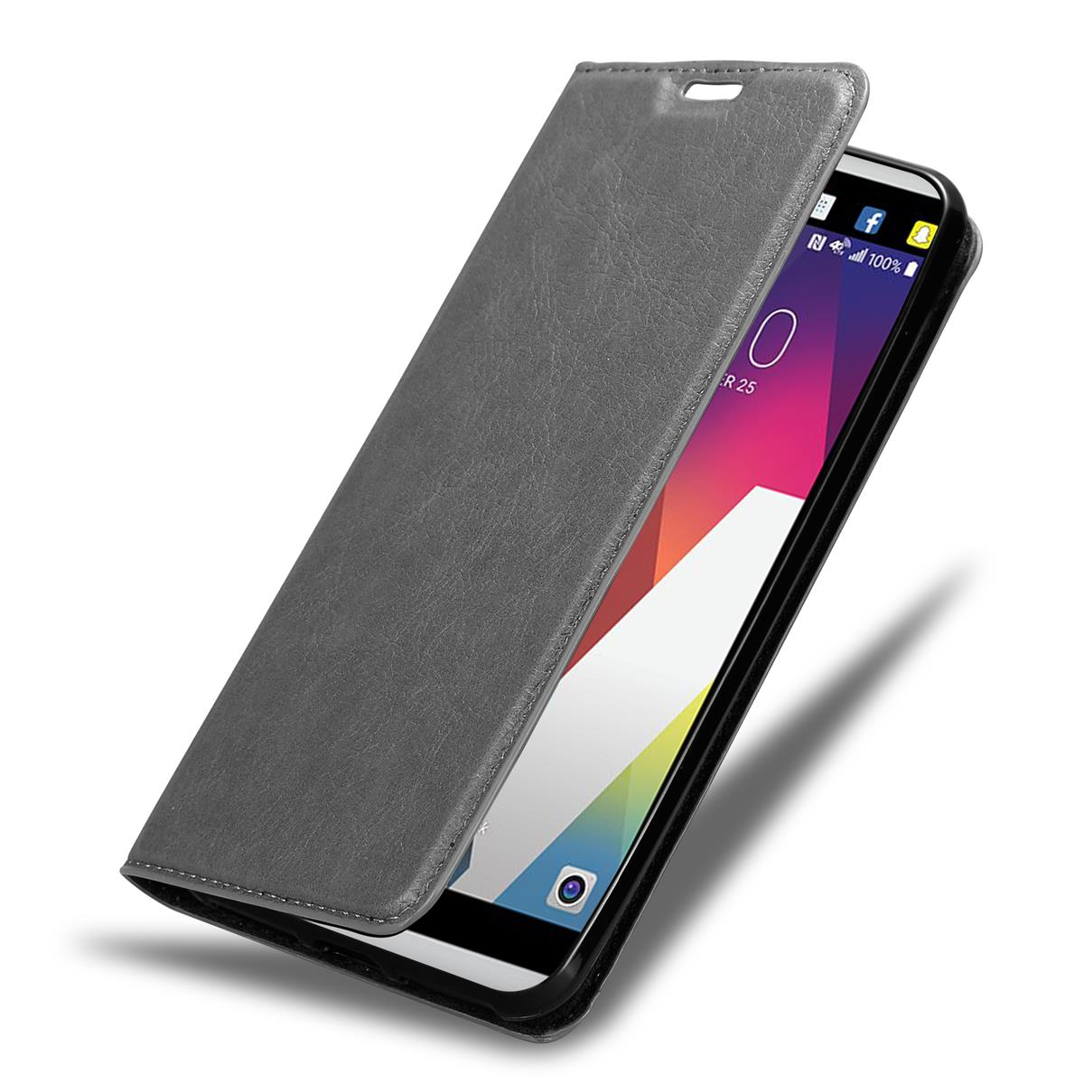 Funda gris para teléfono con un teléfono dentro. El teléfono muestra una pantalla de aplicación.
