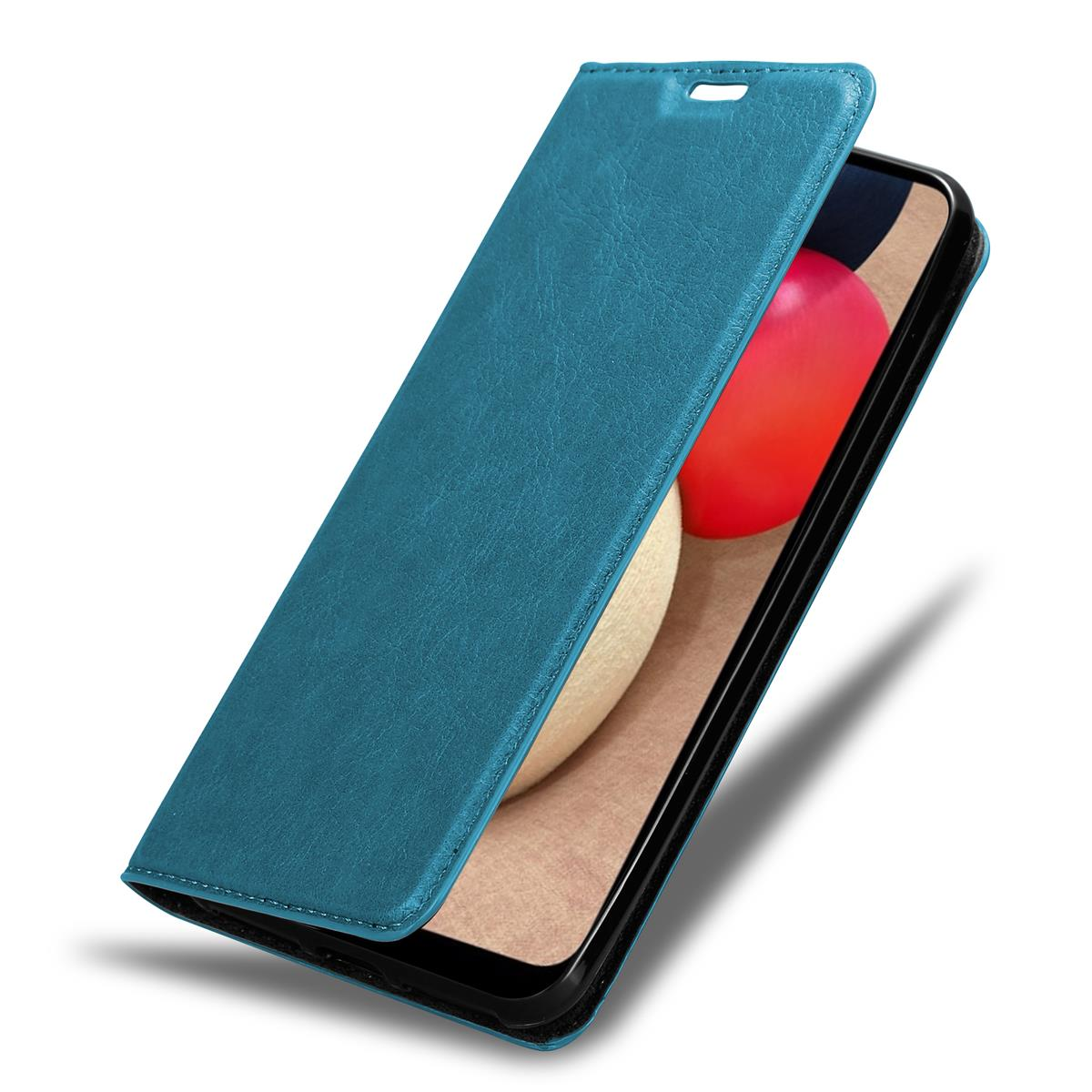 Eine offene blaue Handyhülle. Der Bildschirm ist sichtbar. Die Hülle ist aus blauem Lederimitat.