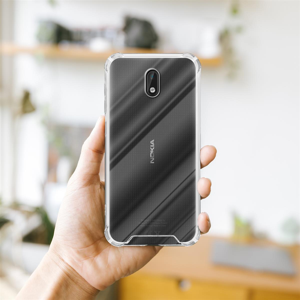 Una mano che tiene un telefono in una custodia Nokia trasparente.