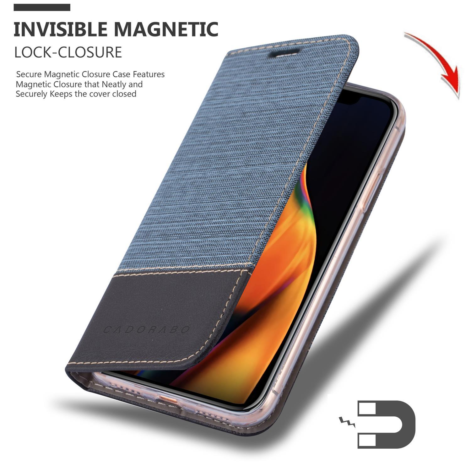 Blaue Jeans-Handyhülle, teilweise geöffnet. Telefon innen. Text 'Invisible Magnetic Lock-Closure'. Magnet-Symbol.