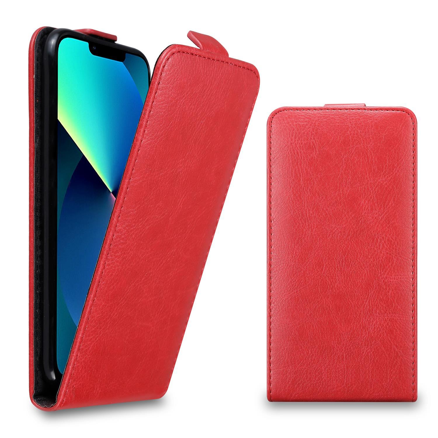 Rote Handyhülle, offen und geschlossen. Telefon links, geschlossene Hülle rechts. Rote lederartige Textur.
