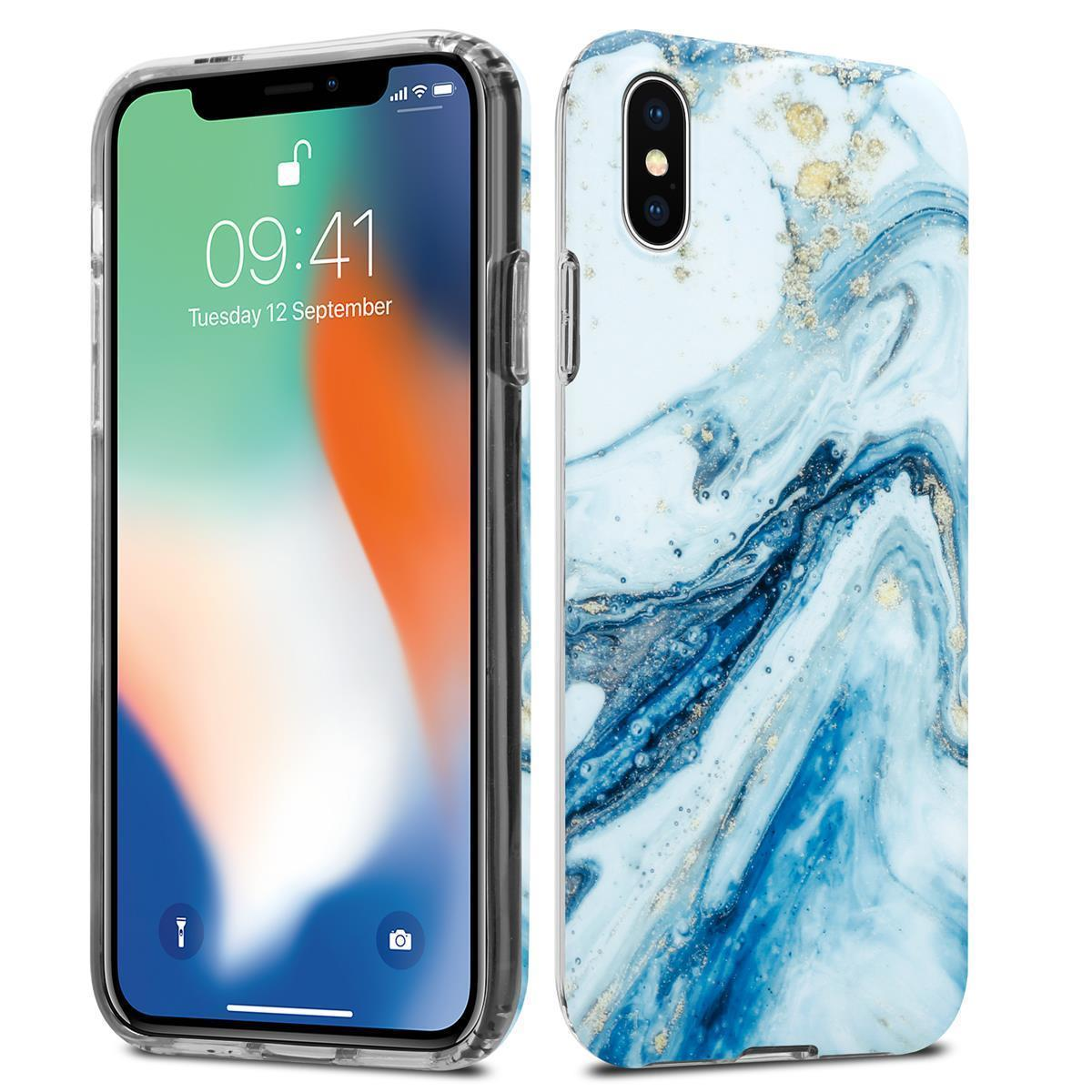 Telefono con custodia marmorizzata. La custodia ha colori bianchi, blu e oro. Telefono a sinistra.