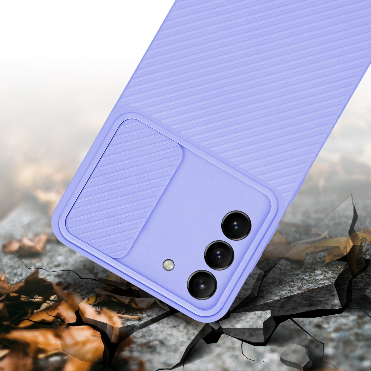 Una custodia per telefono lilla su una superficie incrinata. La custodia ha un ritaglio per la fotocamera ed è strutturata.