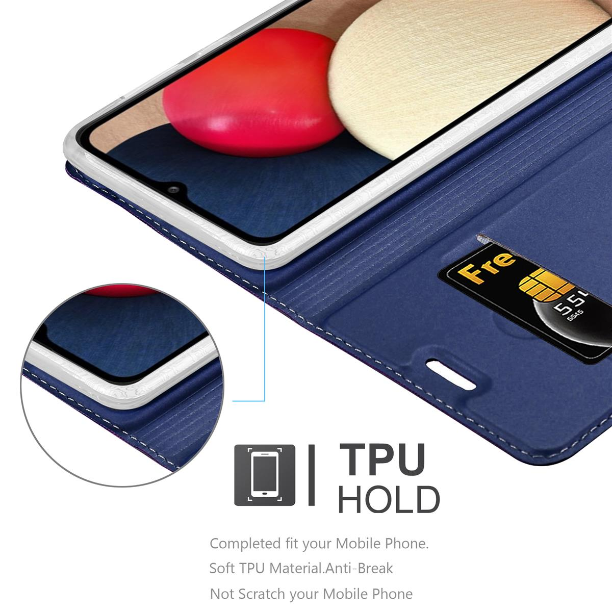 Coque de téléphone bleue avec fente pour carte et téléphone. Carte noire avec texte 'Fre'.