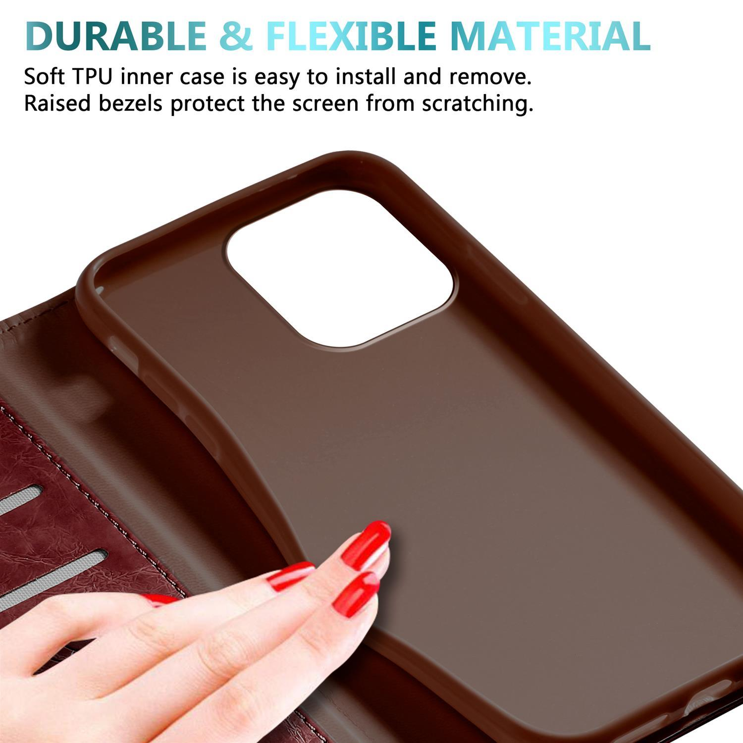 Braune Handyhülle mit roten Nägeln, die sie hält. Text: Strapazierfähiges & flexibles Material.