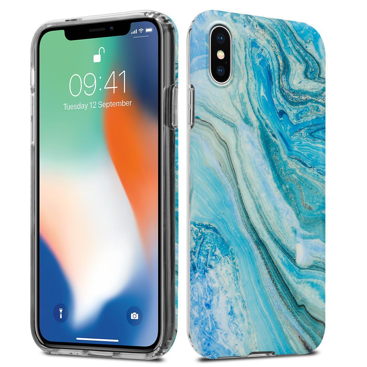 Due custodie per telefono. Una è trasparente con un telefono all'interno; l'altra ha un design a marmo blu.