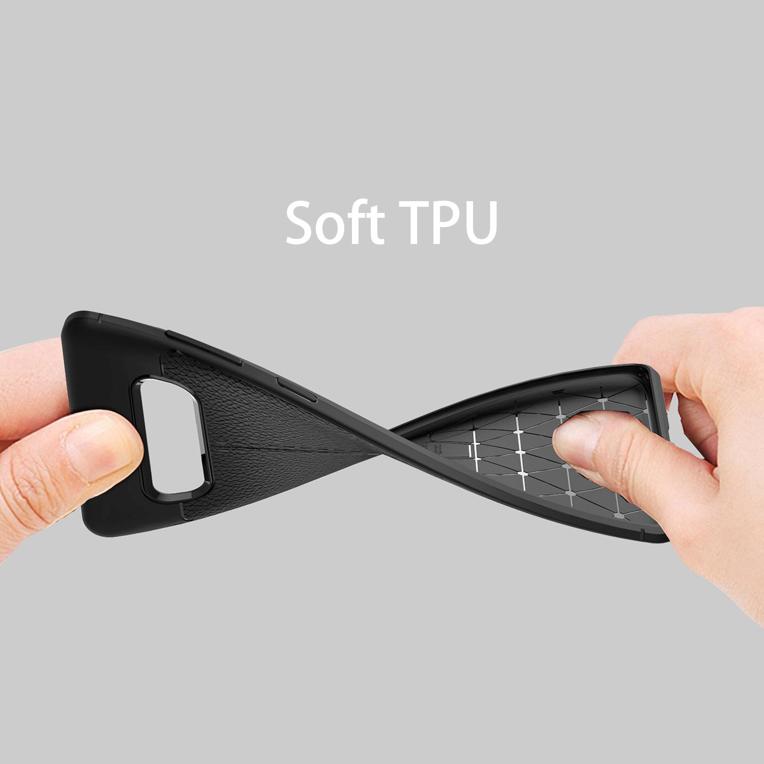 Hände halten eine schwarze, flexible Handyhülle mit 'Soft TPU'-Text.