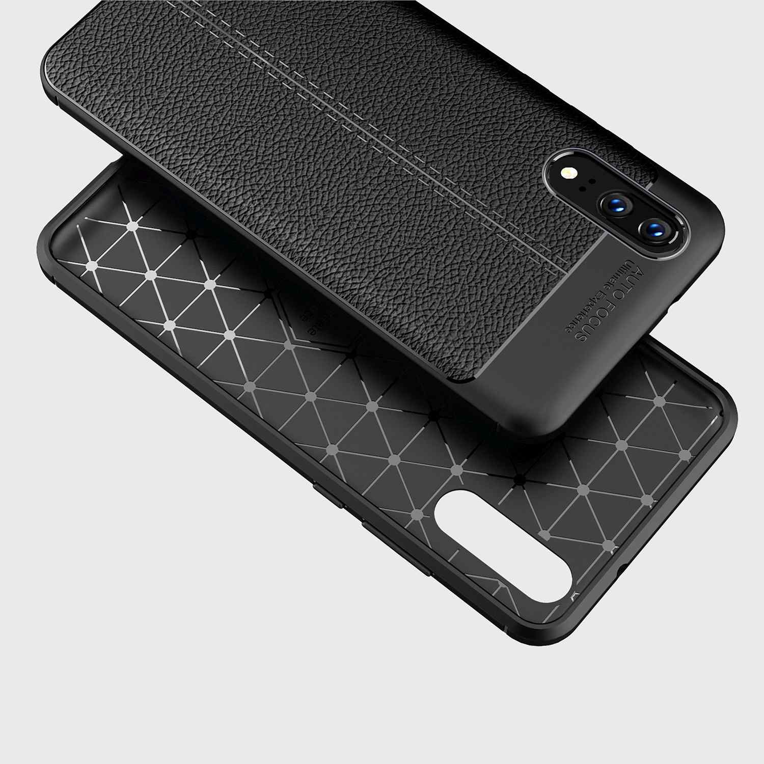 Zwei schwarze Handyhüllen mit strukturiertem Design. Eine liegt auf der anderen. Die obere hat