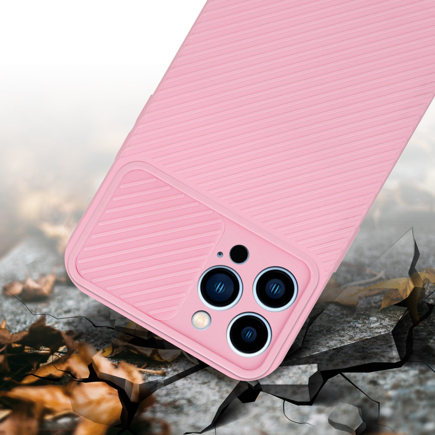 Eine rosa Handyhülle mit Kameraausschnitten, diagonale Linien. Das Telefon scheint zu fallen, darunter eine zerbrochene Oberfläche.