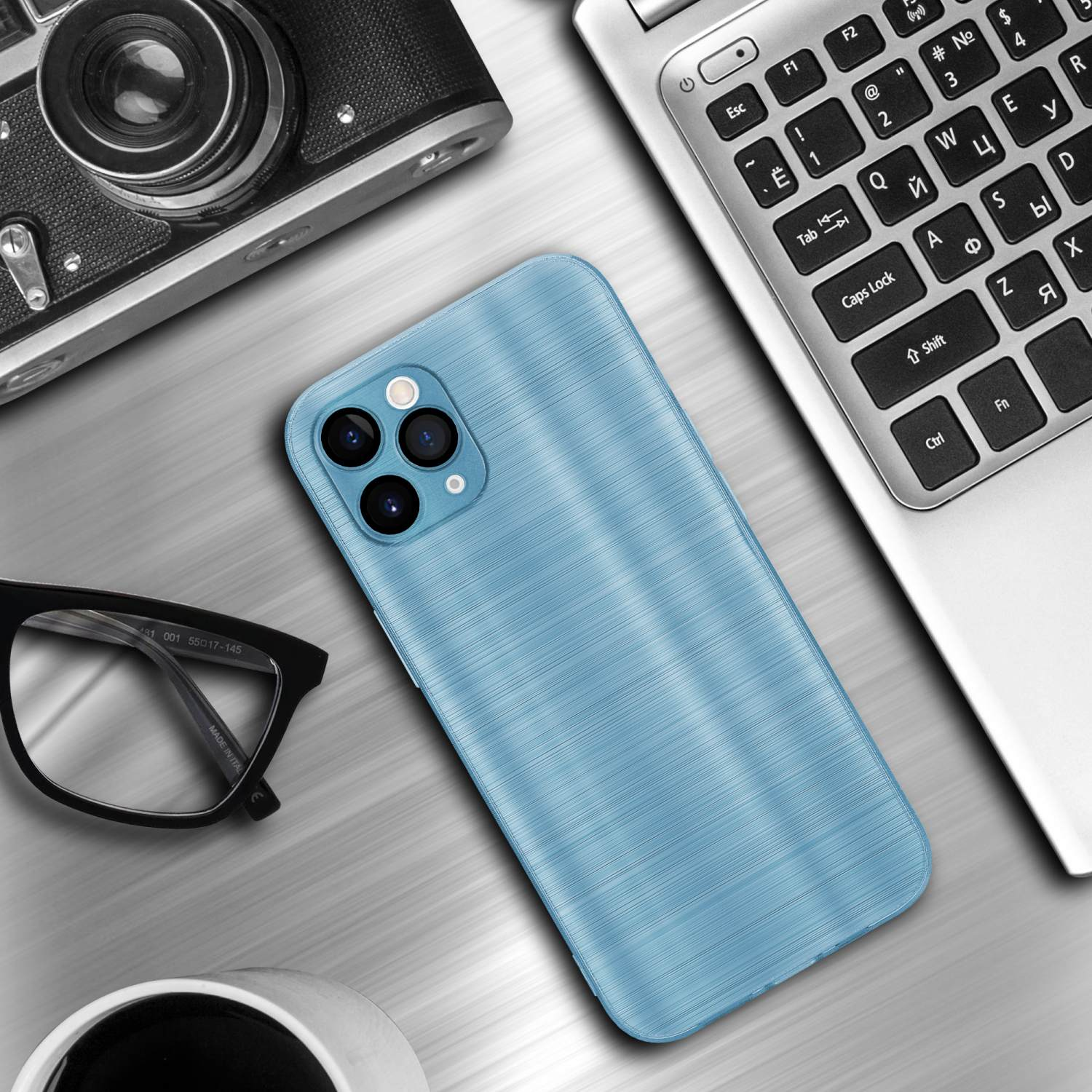 Blaue Handyhülle auf Schreibtisch. Mit Laptop und Brille.