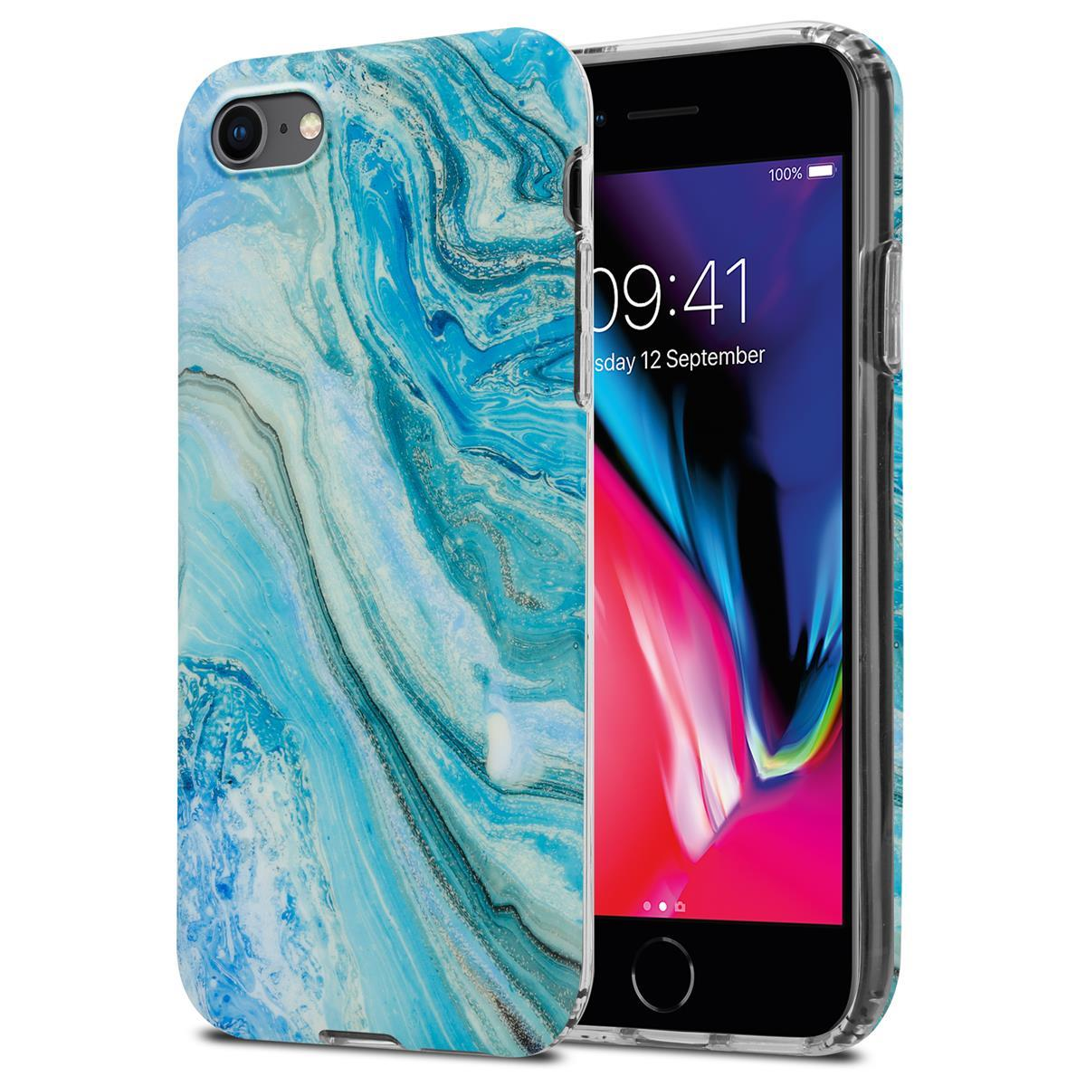 Un telefono con una custodia blu a fantasia marmorizzata. La custodia presenta vortici blu e bianchi.
