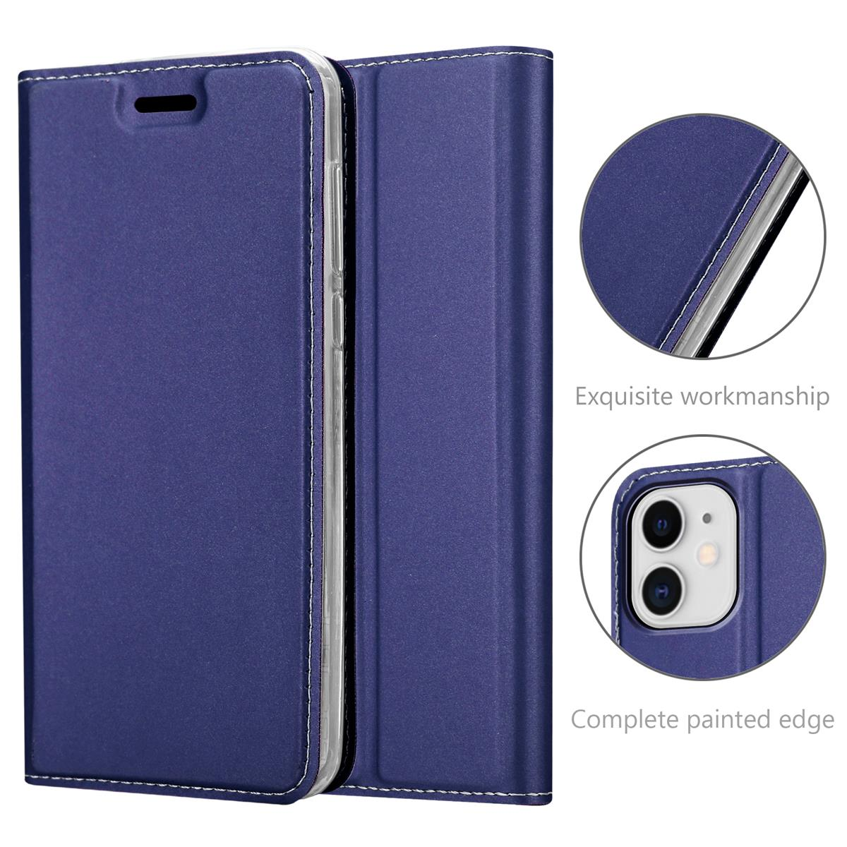 Étui portefeuille bleu, ouvert. Téléphone visible. Détails : bord et caméra.