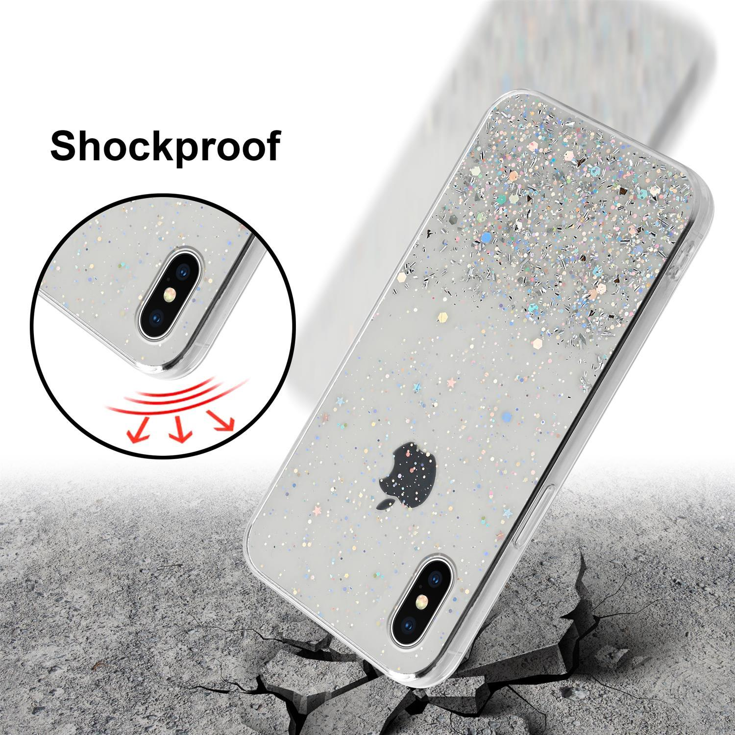 Transparente Handyhülle mit Glitzer. Telefon und Hülle liegen auf einer rissigen Oberfläche.