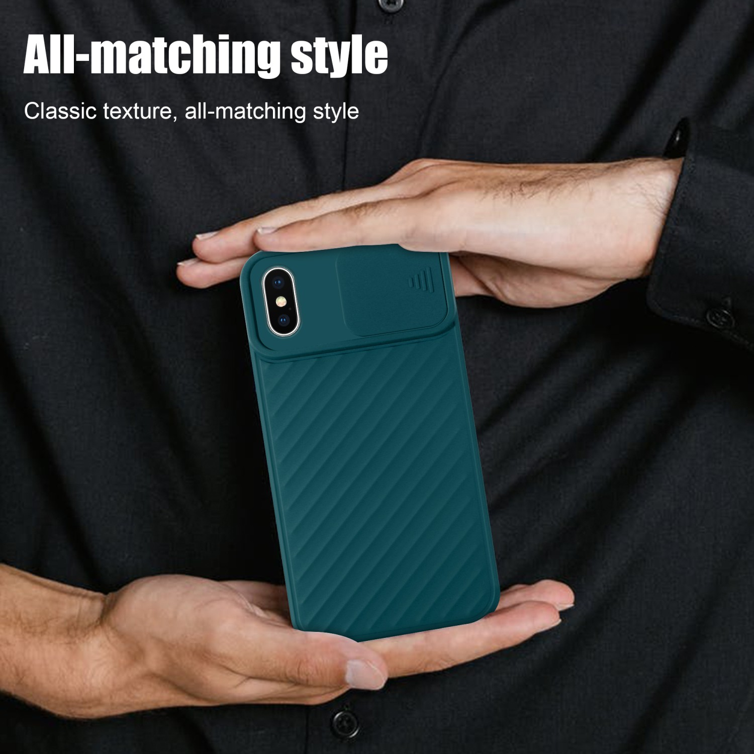 Eine Handyhülle wird von Händen gehalten. Text: All-Matching-Stil. Die Hülle ist grün und hat eine Kameraabdeckung.