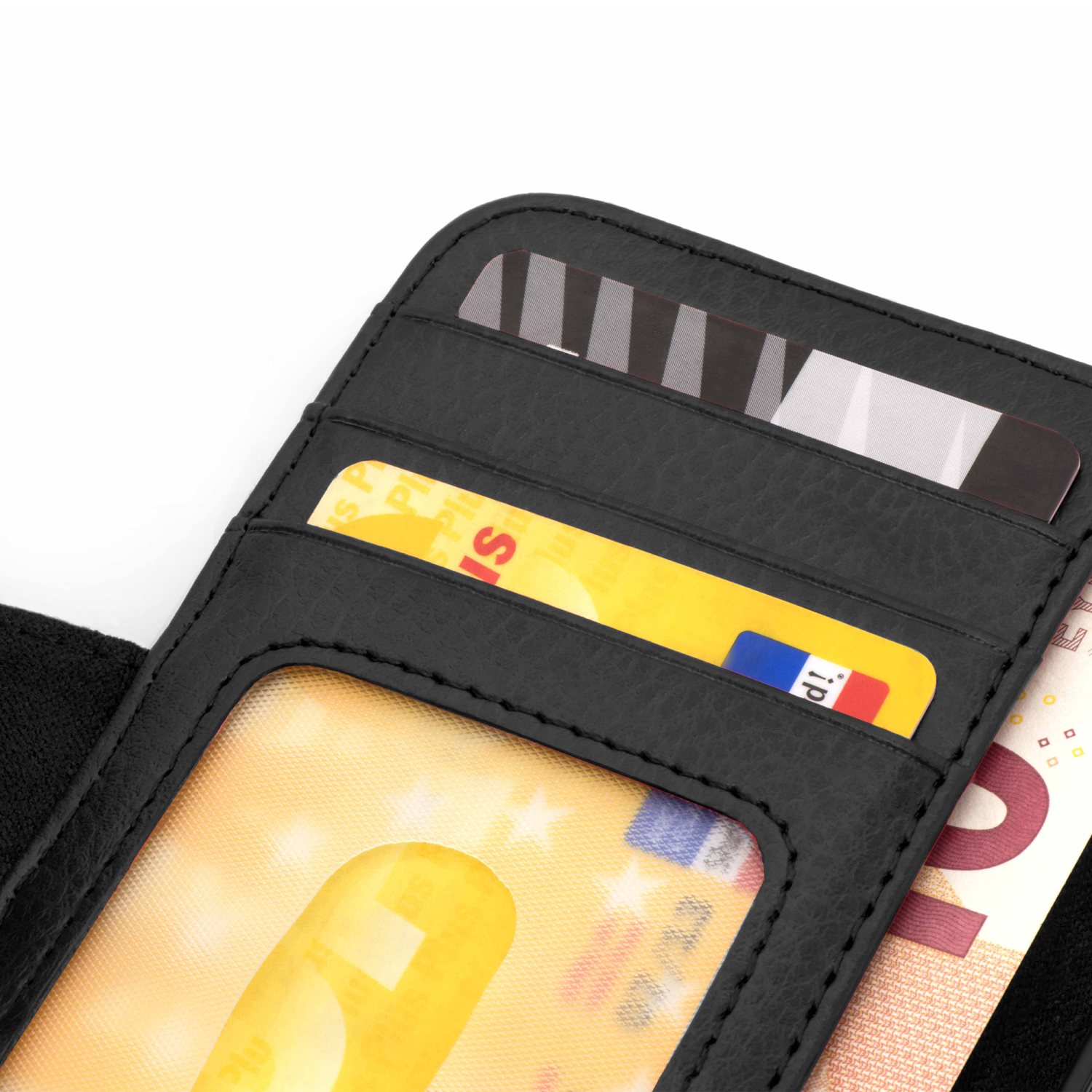 Eine schwarze Geldbörse ist geöffnet und zeigt Kartenfächer und einen Zehn-Euro-Schein. Es gibt weitere Karten darin.