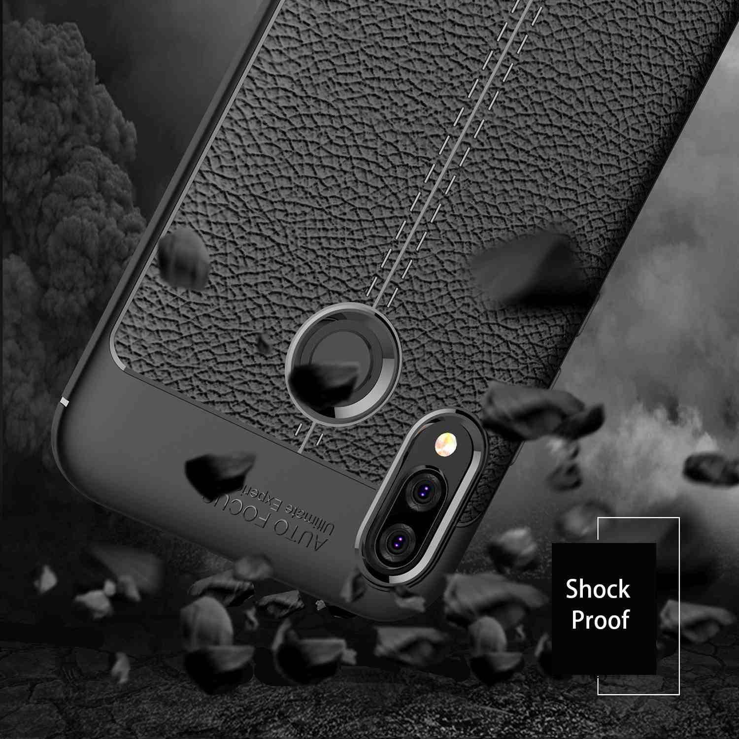 Schwarze Handyhülle. Das Handy ist zum Betrachter geneigt. Es hat einen dunklen Hintergrund.