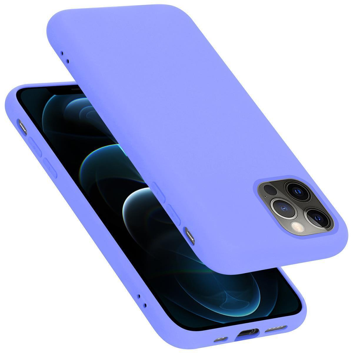 Lila Handyhülle, mit einem Telefon darin, abgewinkelt, zeigt die Rückseite und die Seite.