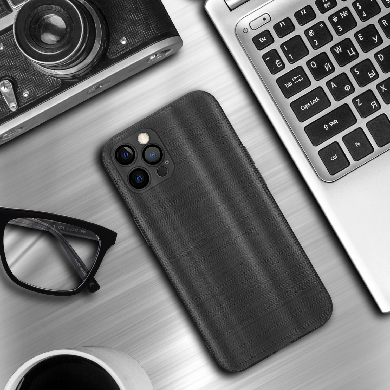 Schwarze Handyhülle auf dem Schreibtisch. Laptop, Brille, Kamera, Kaffeetasse daneben.