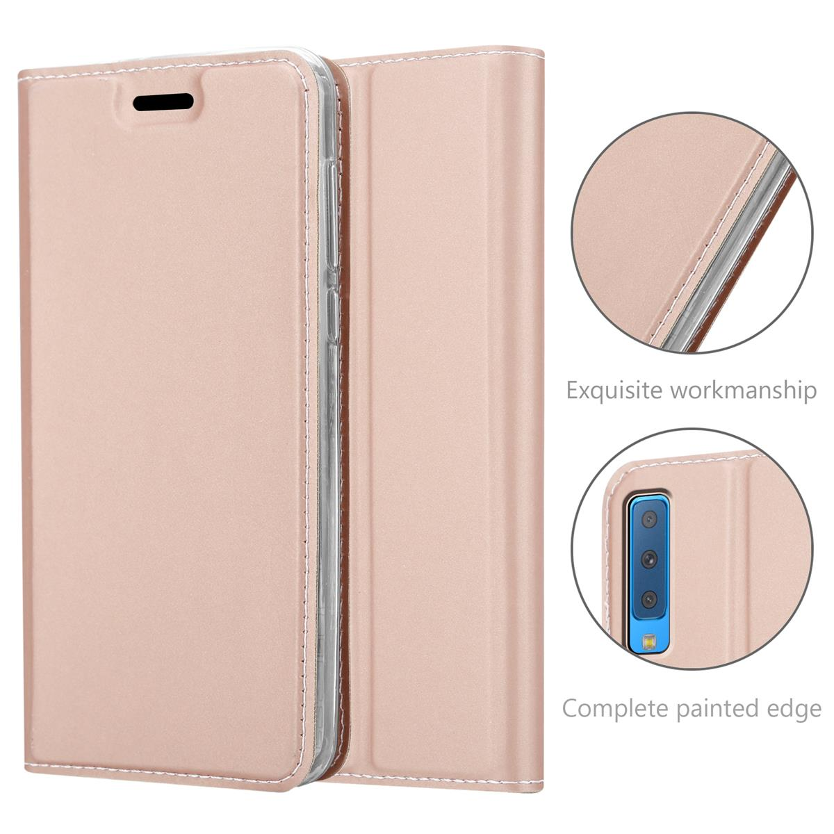 Custodia rosa per telefono con cuciture bianche. Dettagli: fotocamera, primo piano del bordo e retro del telefono.