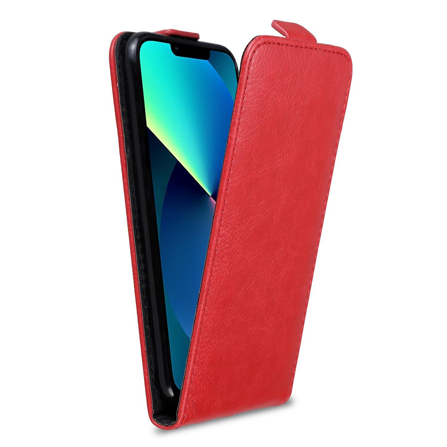 Rote Handyhülle mit Telefon. Der Bildschirm hat einen blauen und grünen abstrakten Hintergrund.