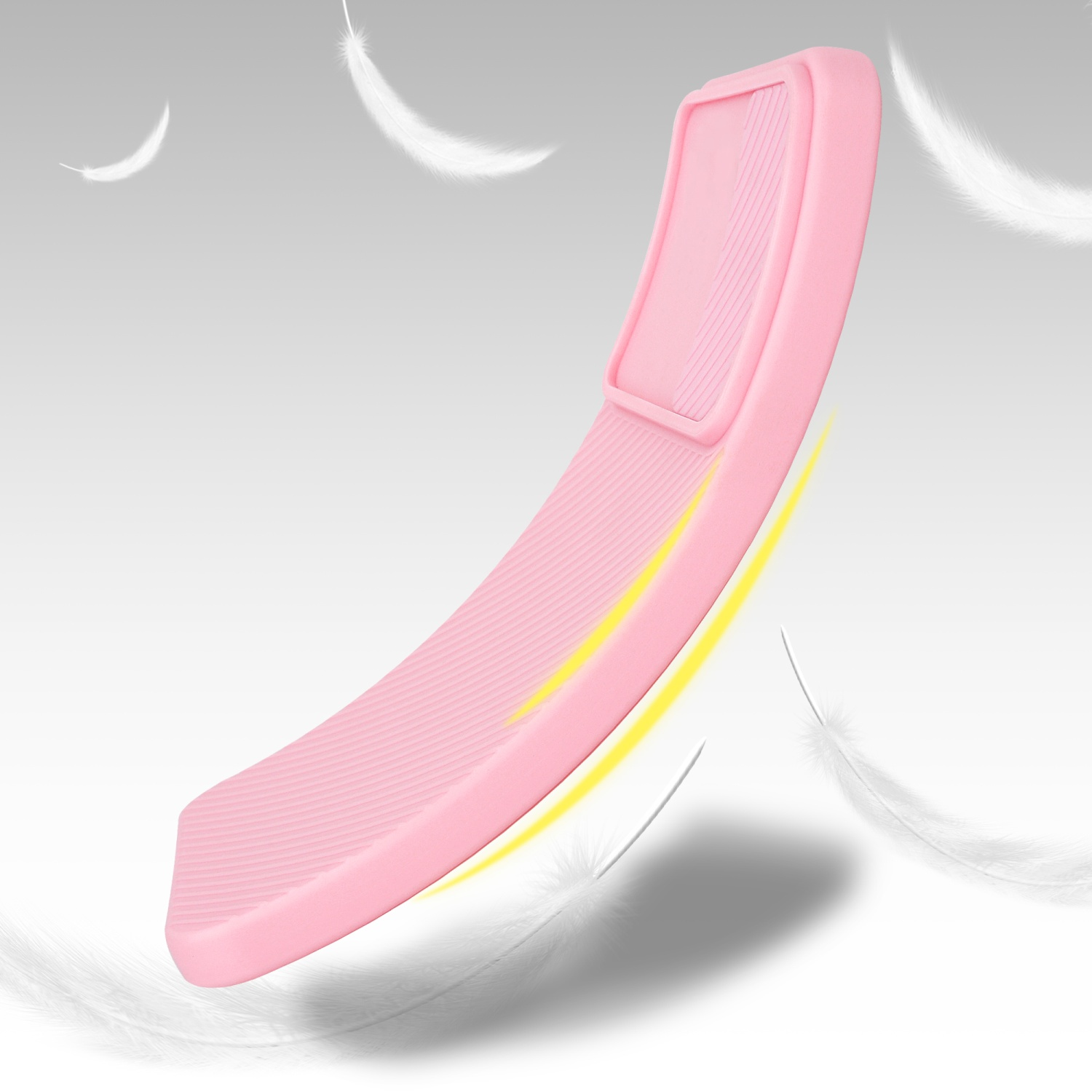 Accessorio telefonico rosa con piume. L'articolo è curvo con linea gialla.