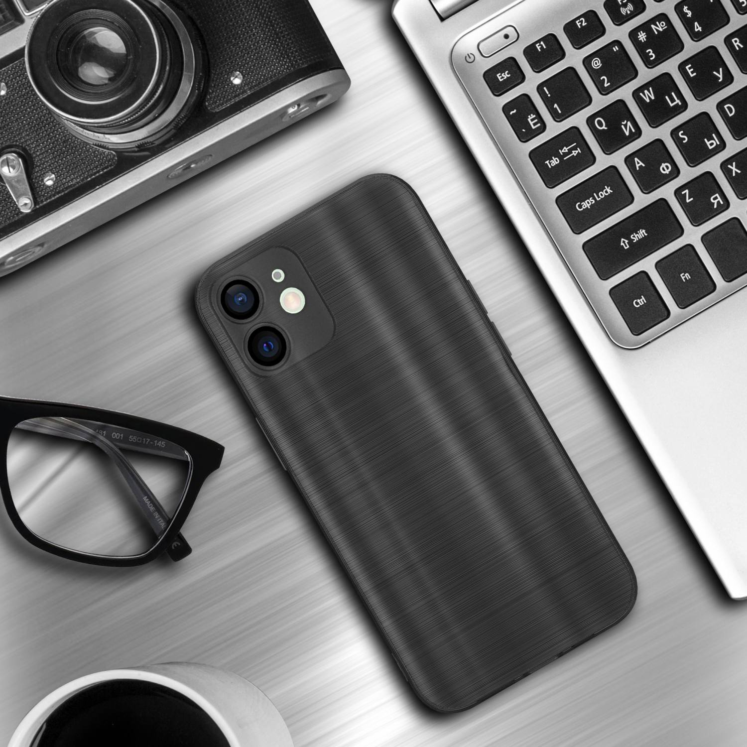 Schwarze Handyhülle auf einem Tisch. Telefon, Brille, Kamera und Laptop auf dem Tisch sichtbar.