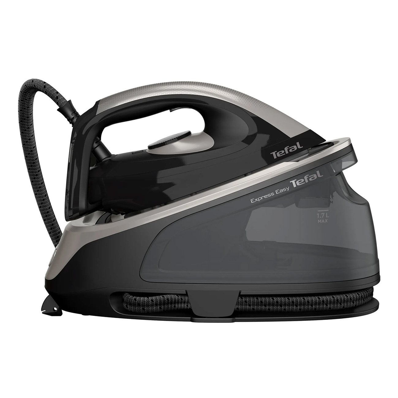 Una plancha negra y plateada con la marca Tefal. Tiene un depósito de agua y una manguera.